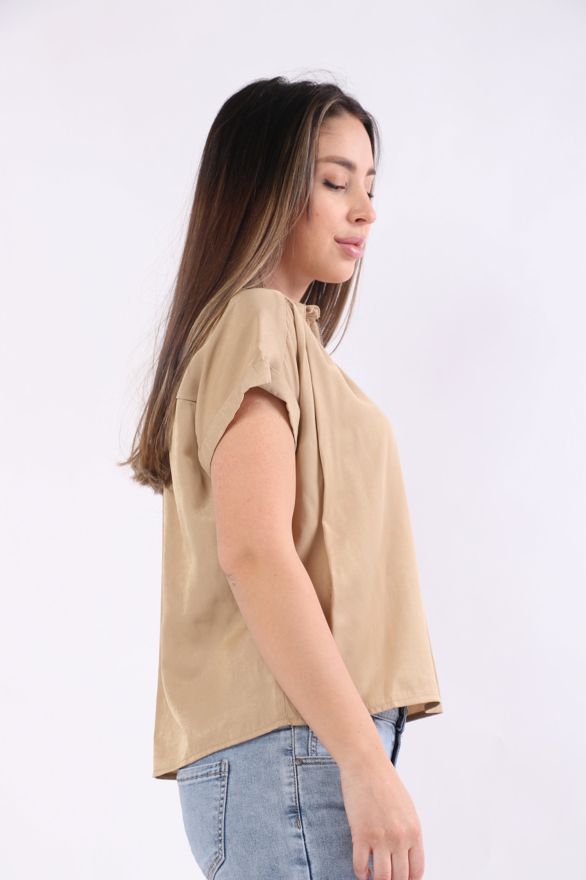 ميكا بلوزة بأكمام قصيرة سادة بسحاب على الصدر