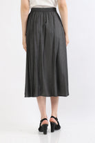 ميكا تنورة ميدي بخصر مطاطي بكسرات أسود