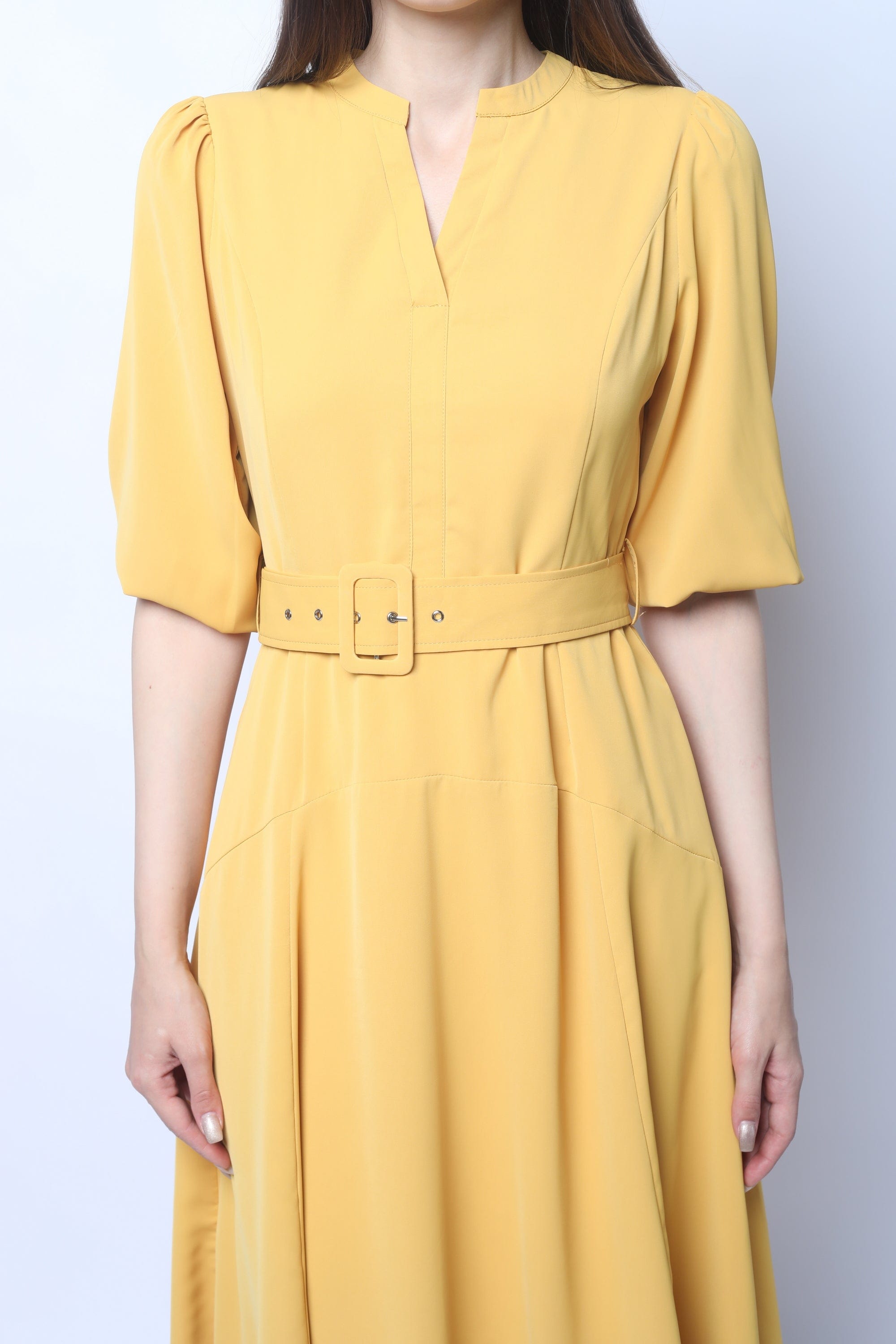 ميكا فستان ميدي سادة بحزام على الخصر نص كم بف