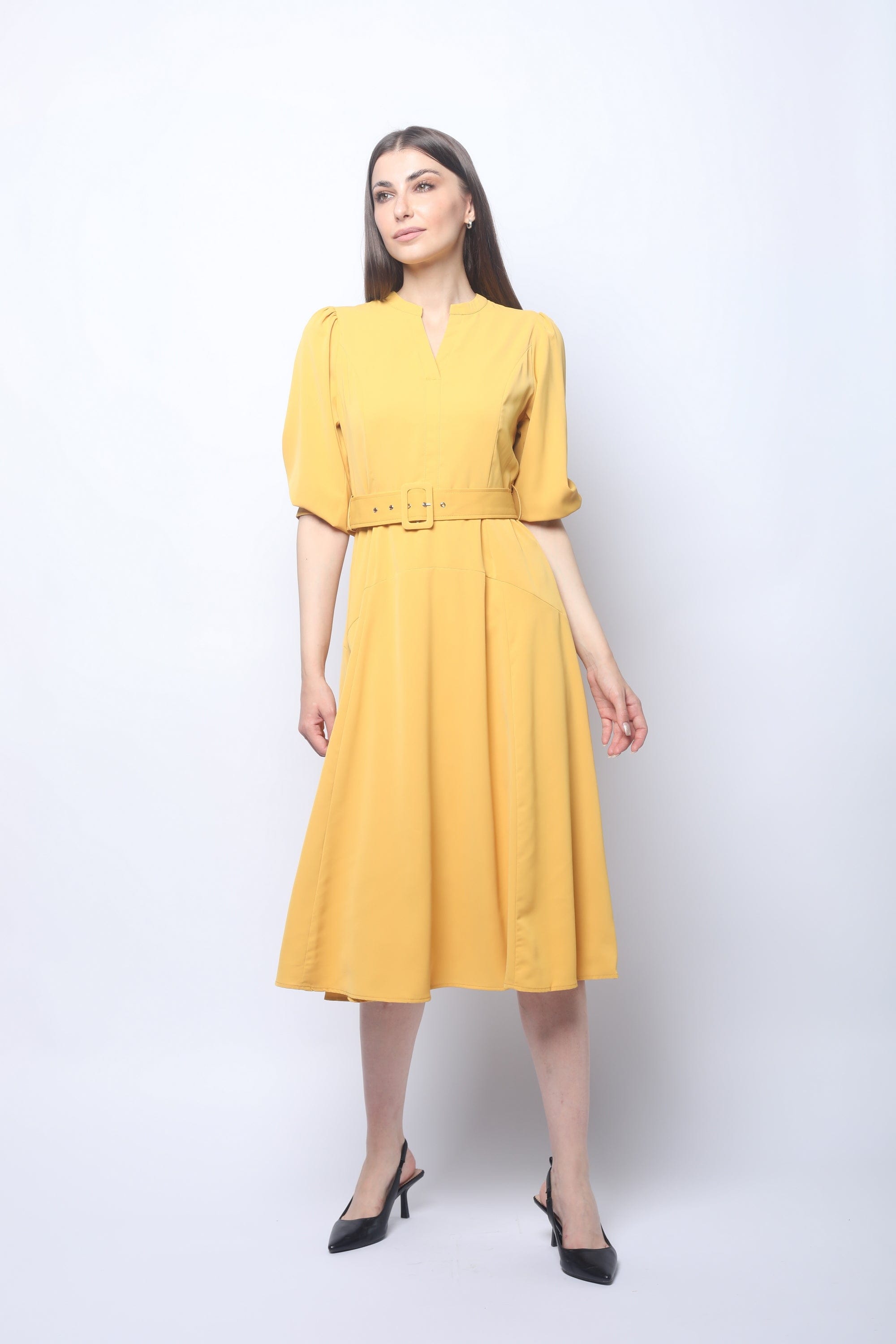 ميكا فستان ميدي سادة بحزام على الخصر نص كم بف