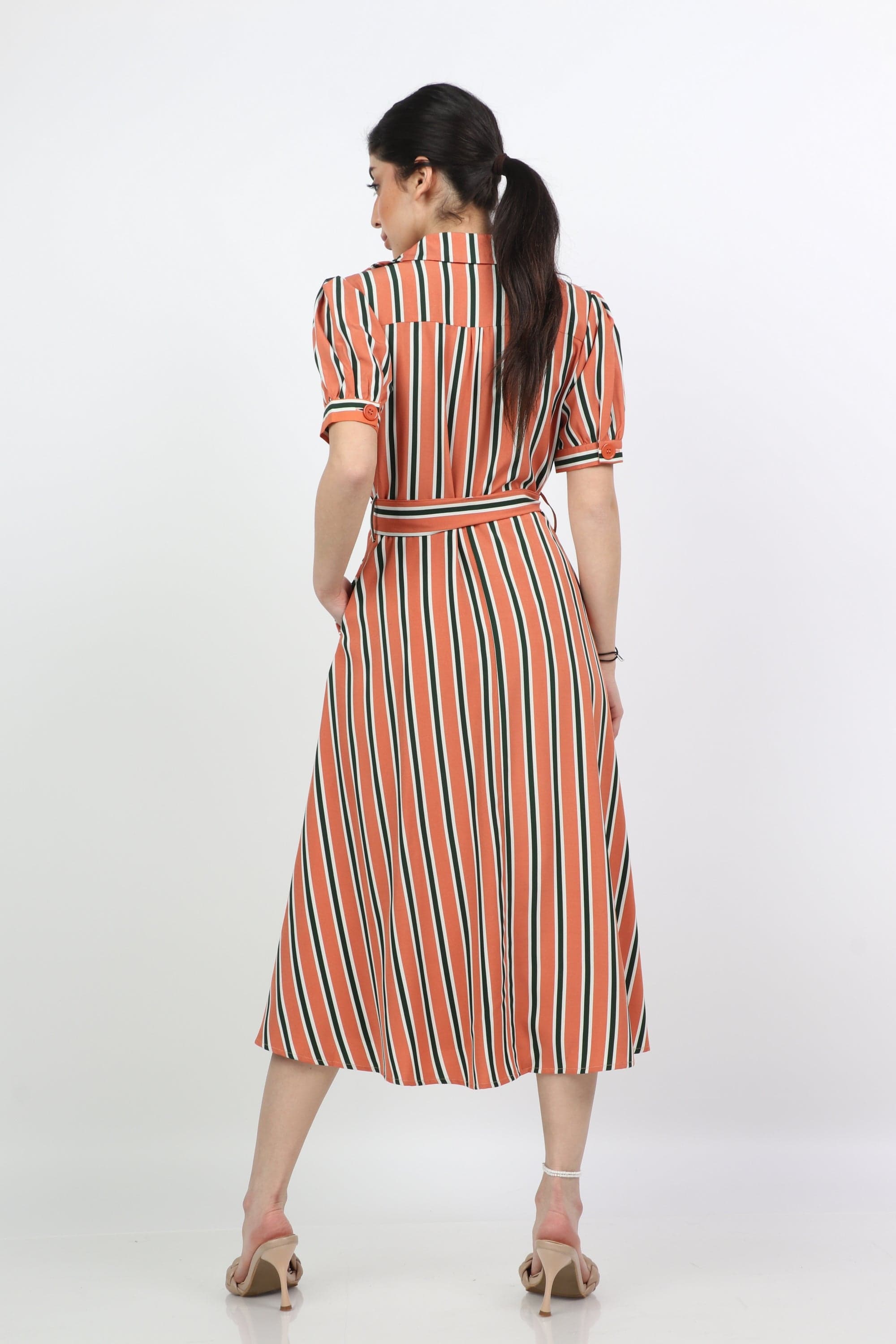 ميكا فستان ميدي مخطط بالطول بجزام بكم قصير