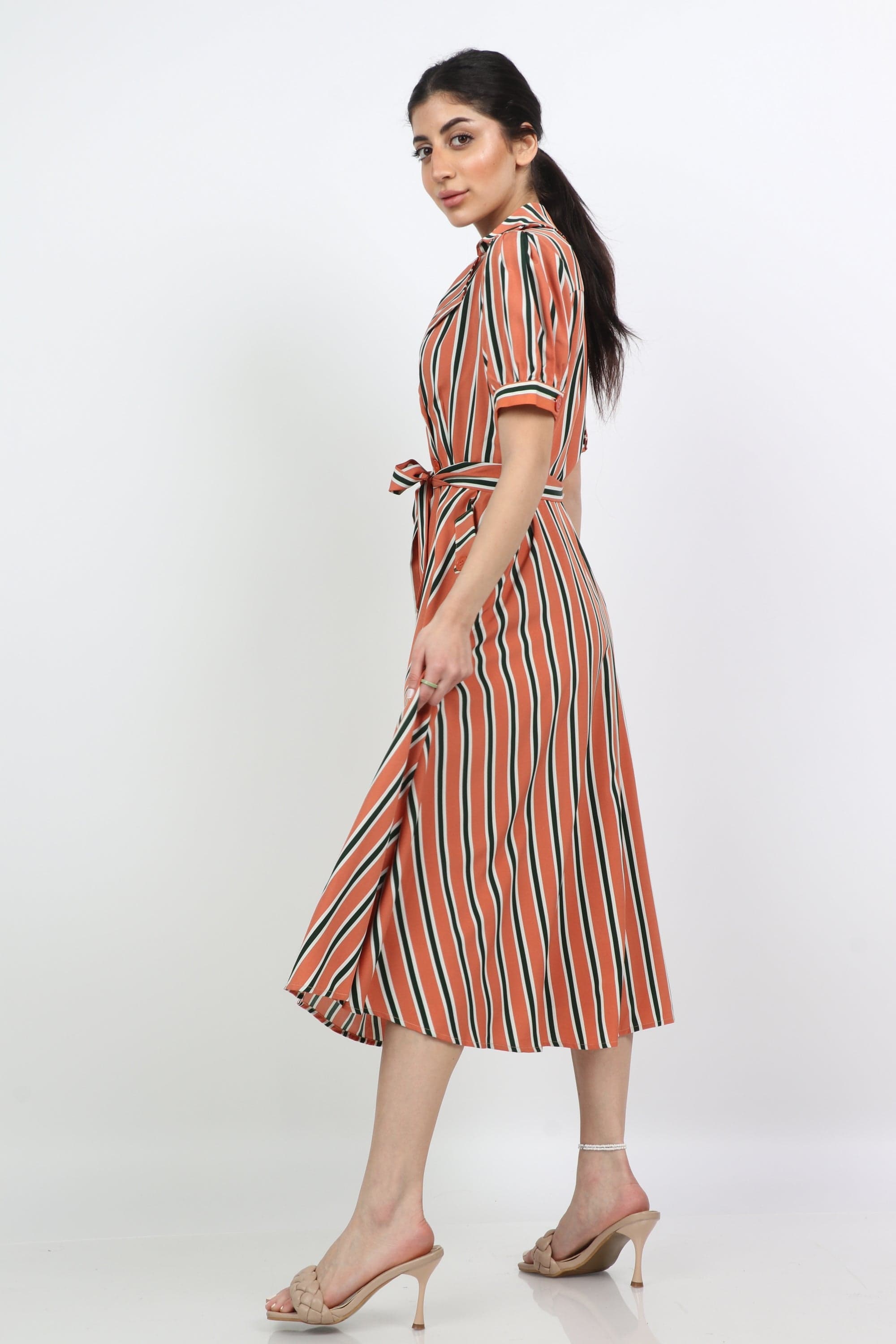 ميكا فستان ميدي مخطط بالطول بجزام بكم قصير