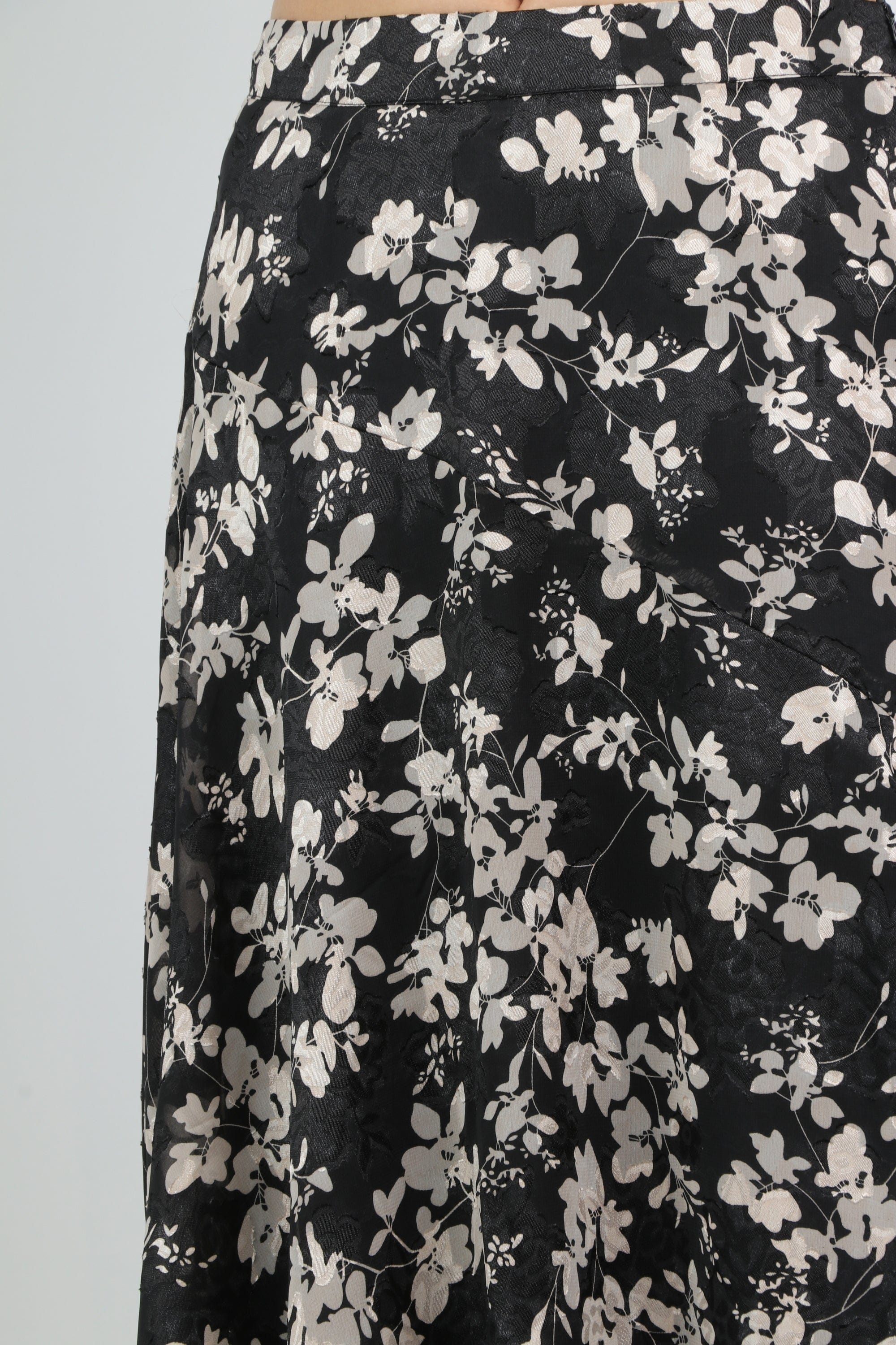 ميكا تنورة ميدي واسعة مشجرة بنمط ورود