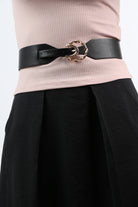 ميكا حزام جلد عريض مع توكة دائرية ذهبية أسود