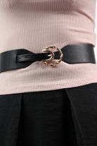 ميكا حزام جلد عريض مع توكة دائرية ذهبية أسود