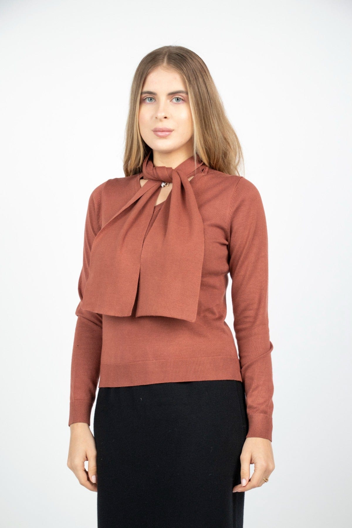 نتشي بلوزة سادة بربطة عنق طويلة كم طويل نسائي