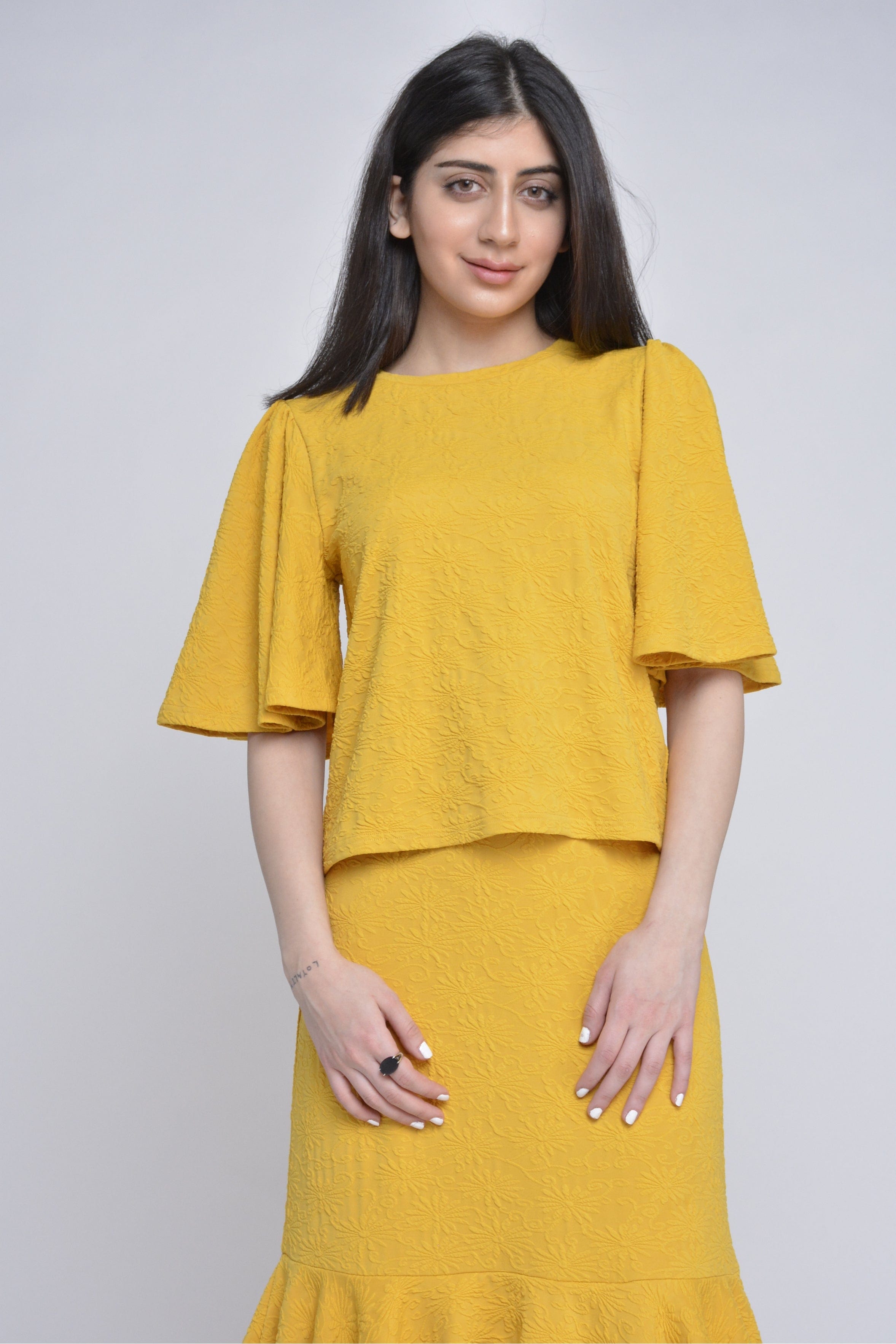 ميكا بلوزة سادة نص كم مفتوح نسائي