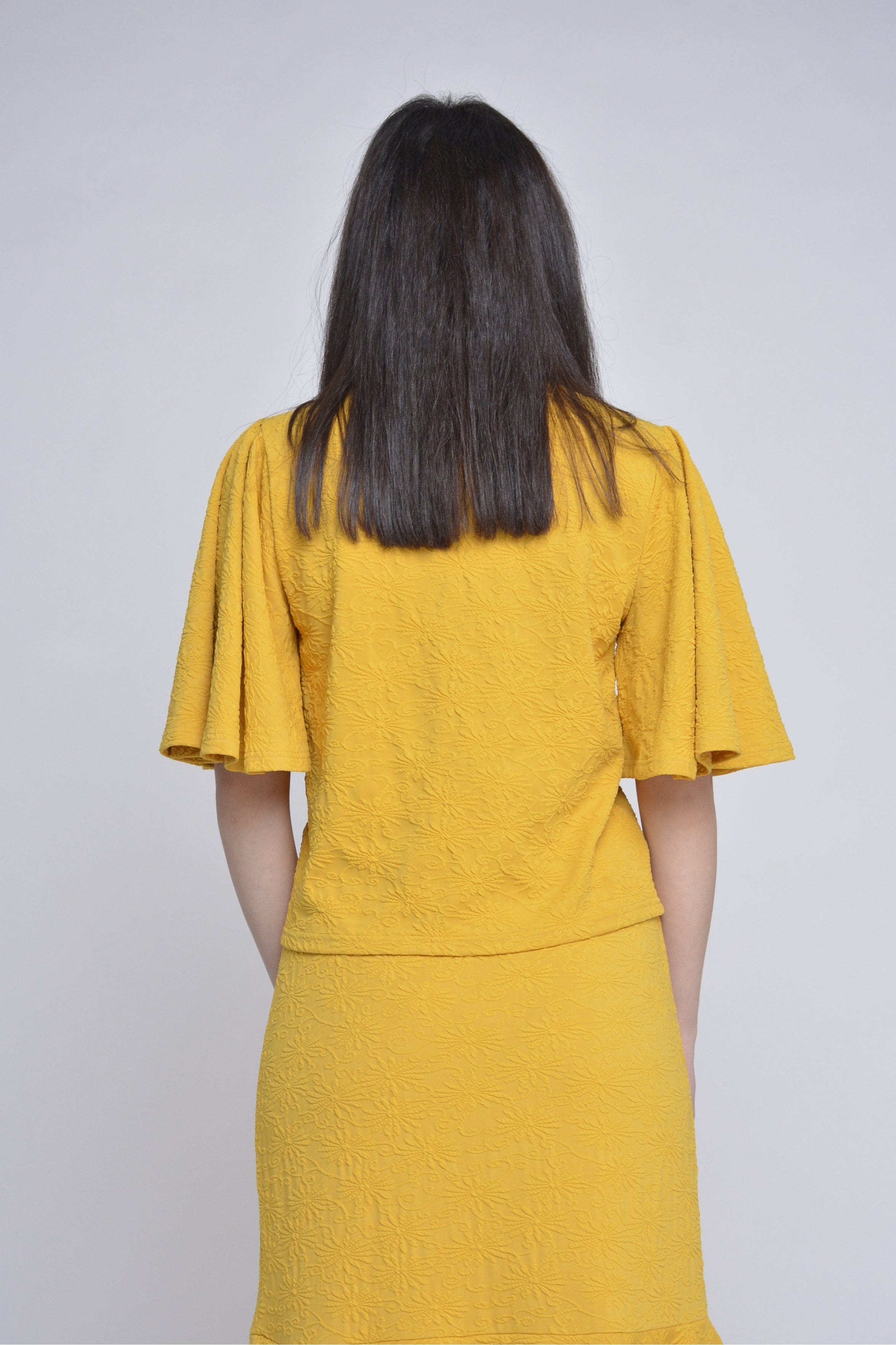 ميكا بلوزة سادة نص كم مفتوح نسائي