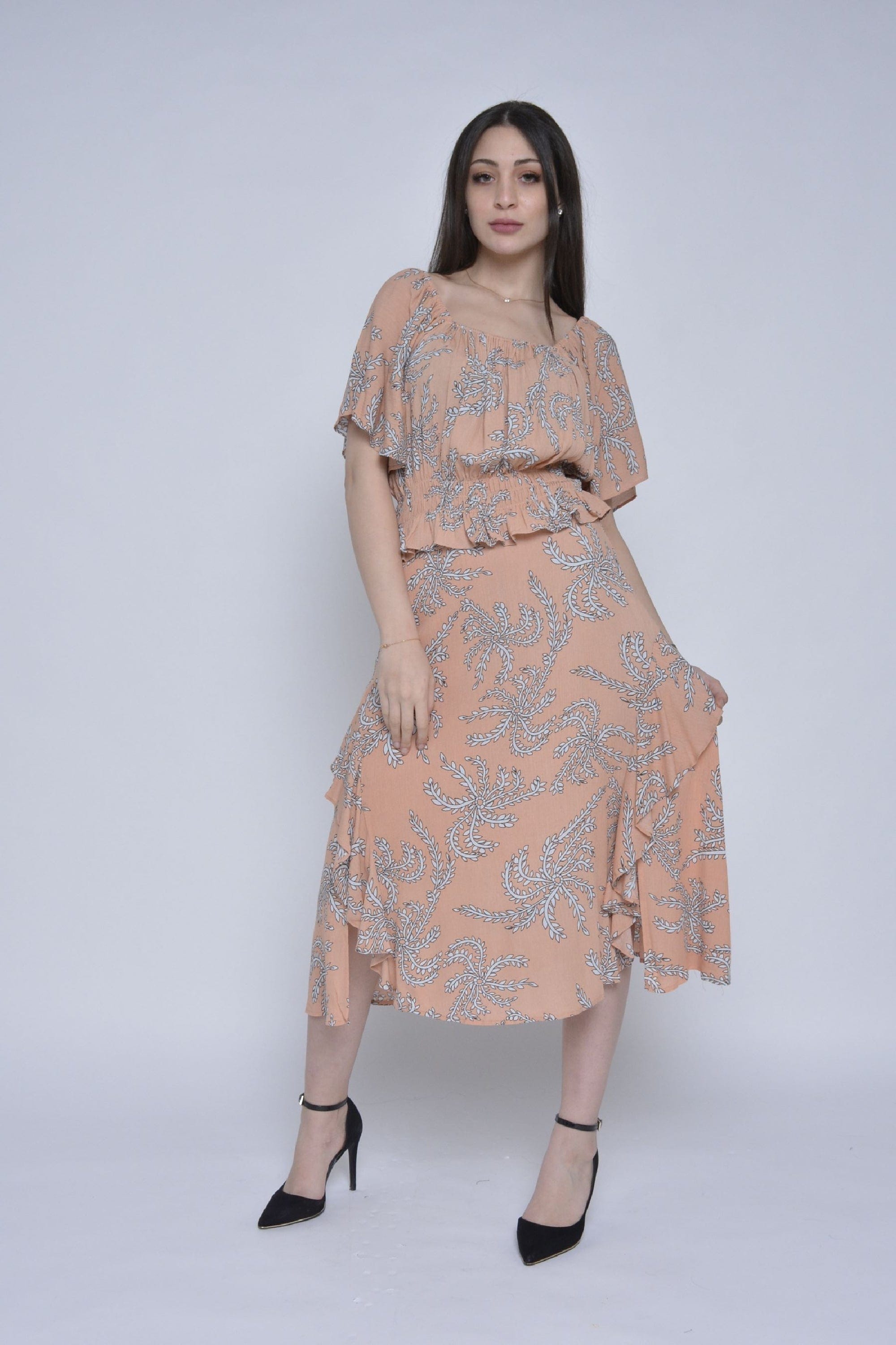 ميكا تنورة ميدي منقوشة مفتوحة من الجنب