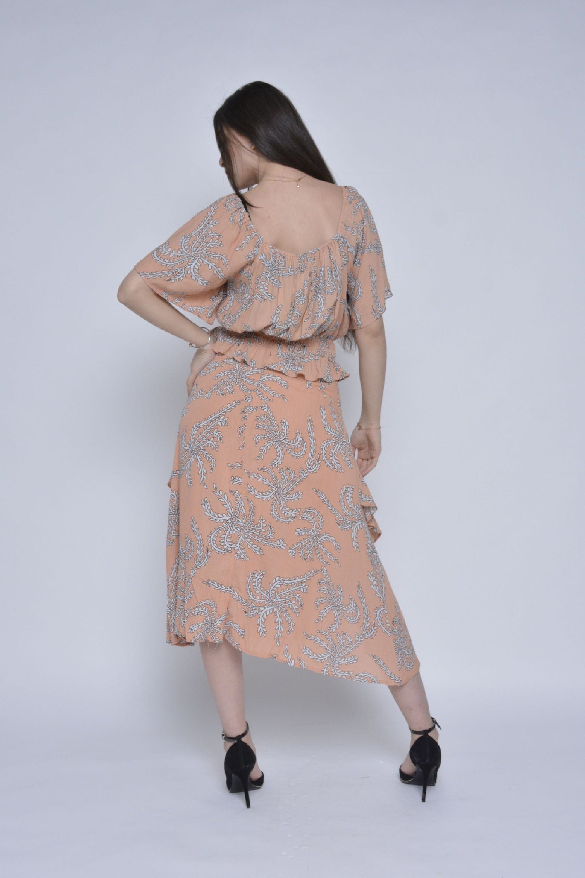 ميكا تنورة ميدي منقوشة مفتوحة من الجنب