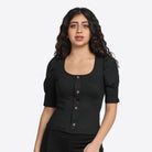 ميكا بلوزة بياقة مربعة بأزرار أمامية مع أكمام بف نسائية