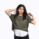 ميكا بلوزة ببيزك من أسفل سادة بأكمام قصيرة