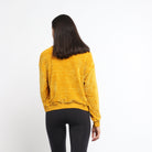 ميكا بلوزة سادة بياقة بيضاء بأكمام طويلة