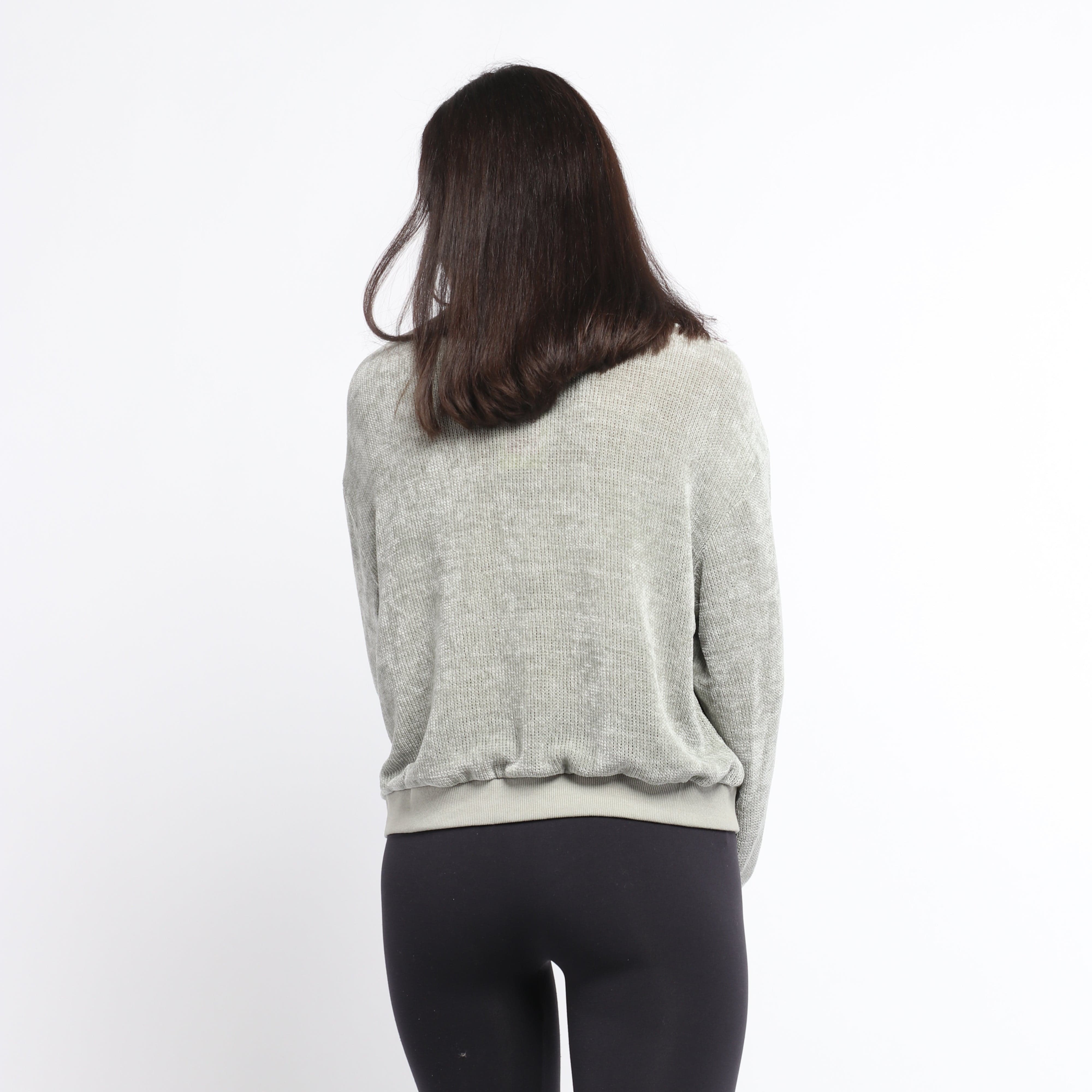 ميكا بلوزة سادة بياقة بيضاء بأكمام طويلة