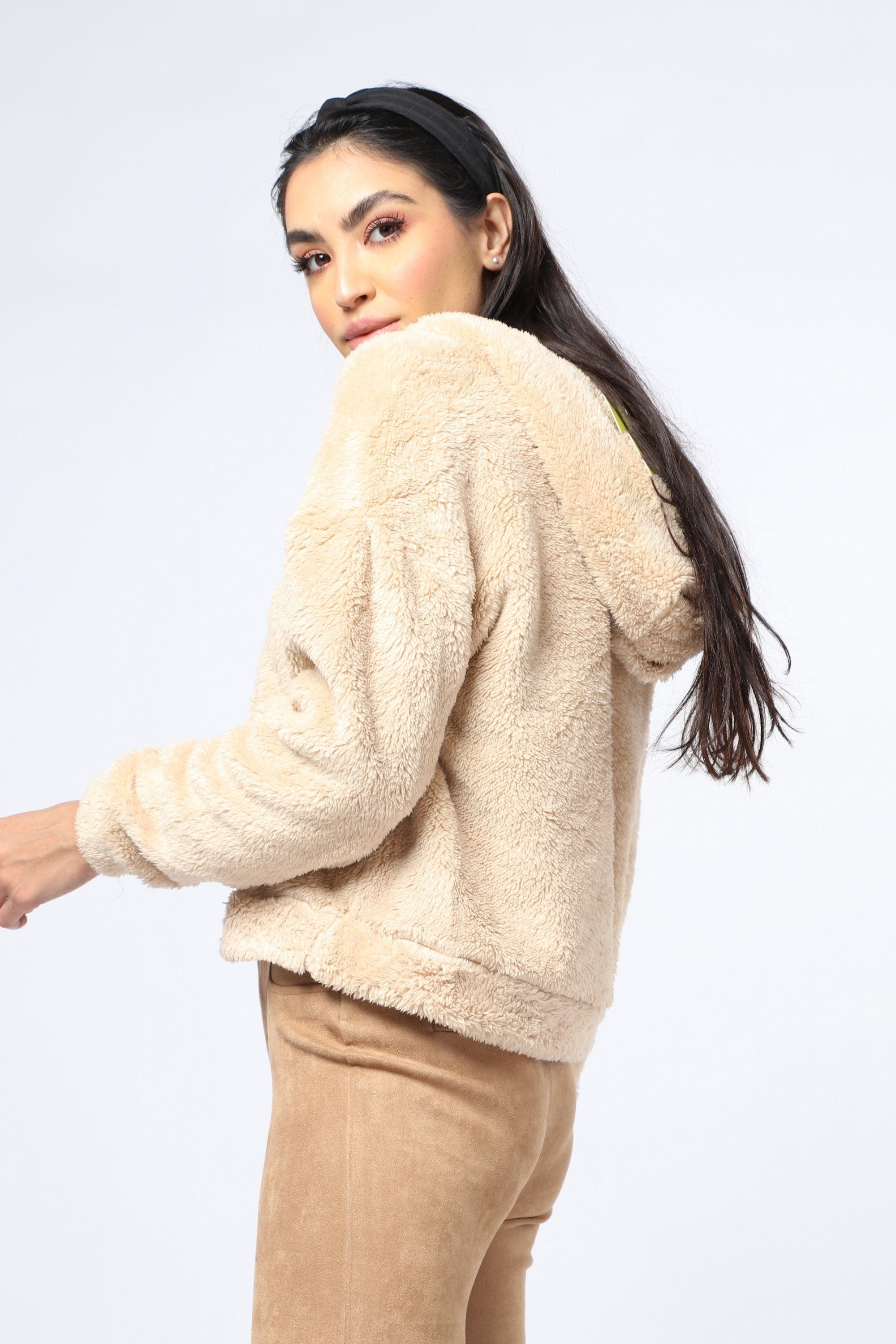 ميكا بلوزة فرو بسحاب وقبعة بأكمام طويلة