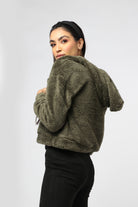 ميكا بلوزة فرو بسحاب وقبعة بأكمام طويلة