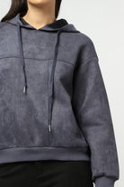 ميكا بلوزة سادة برباط وقبعة بأكمام طويلة