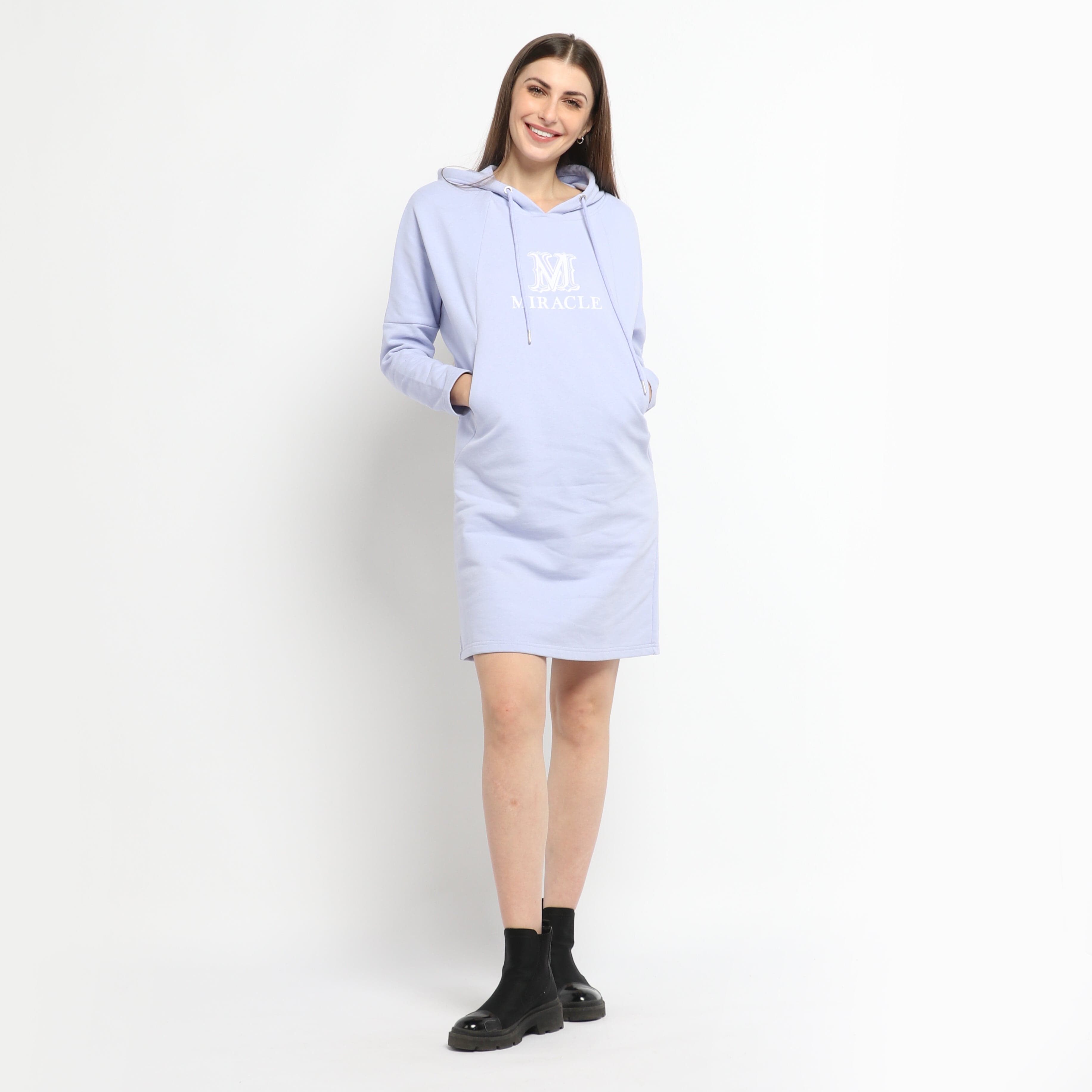 ميكا فستان قصير بطبعة على الصدر بأكمام طويلة وجيوب جانبية