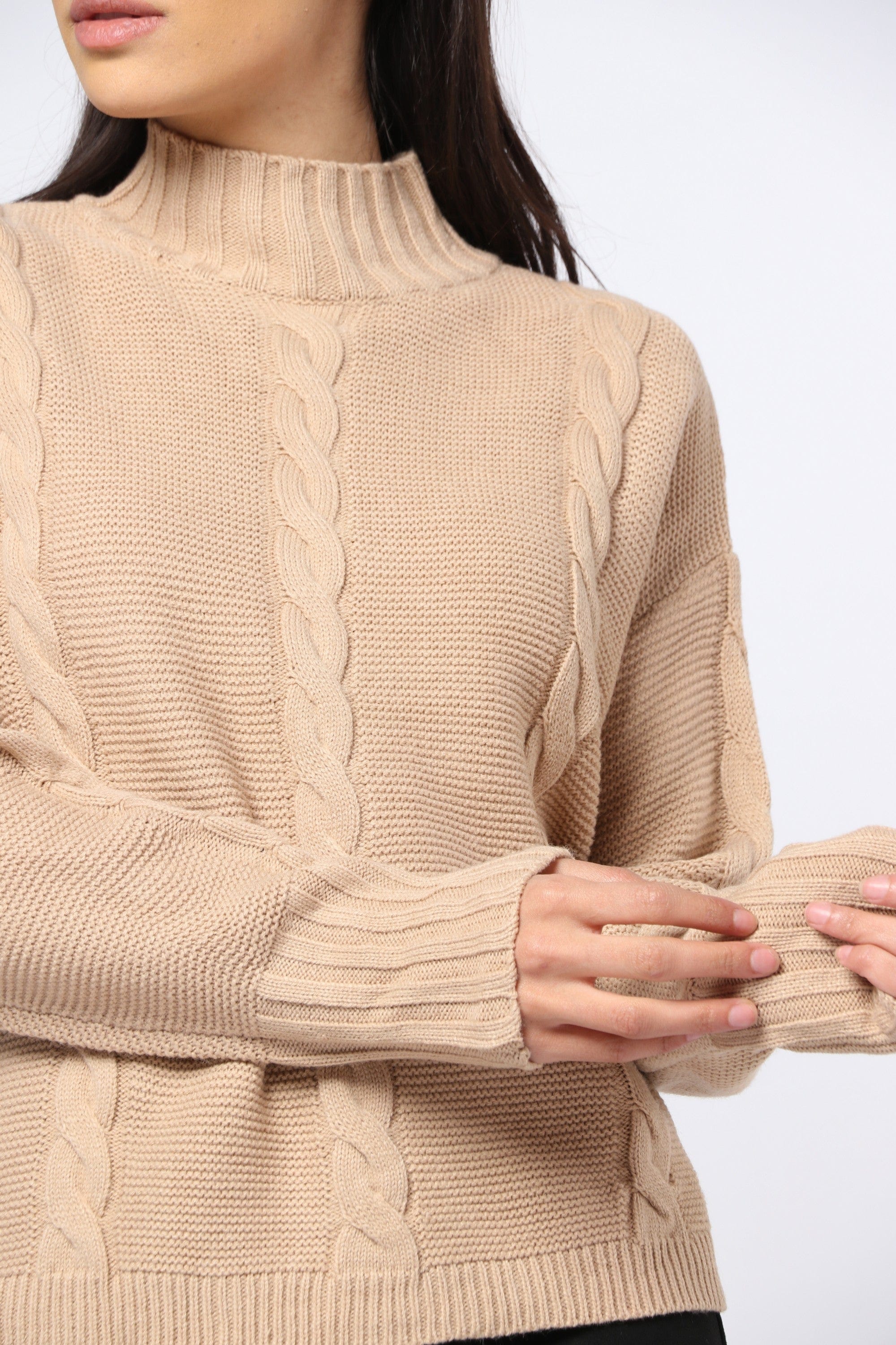 ميكا بلوزة سادة مضفرة برقبة مرتفعة بأكمام طويلة