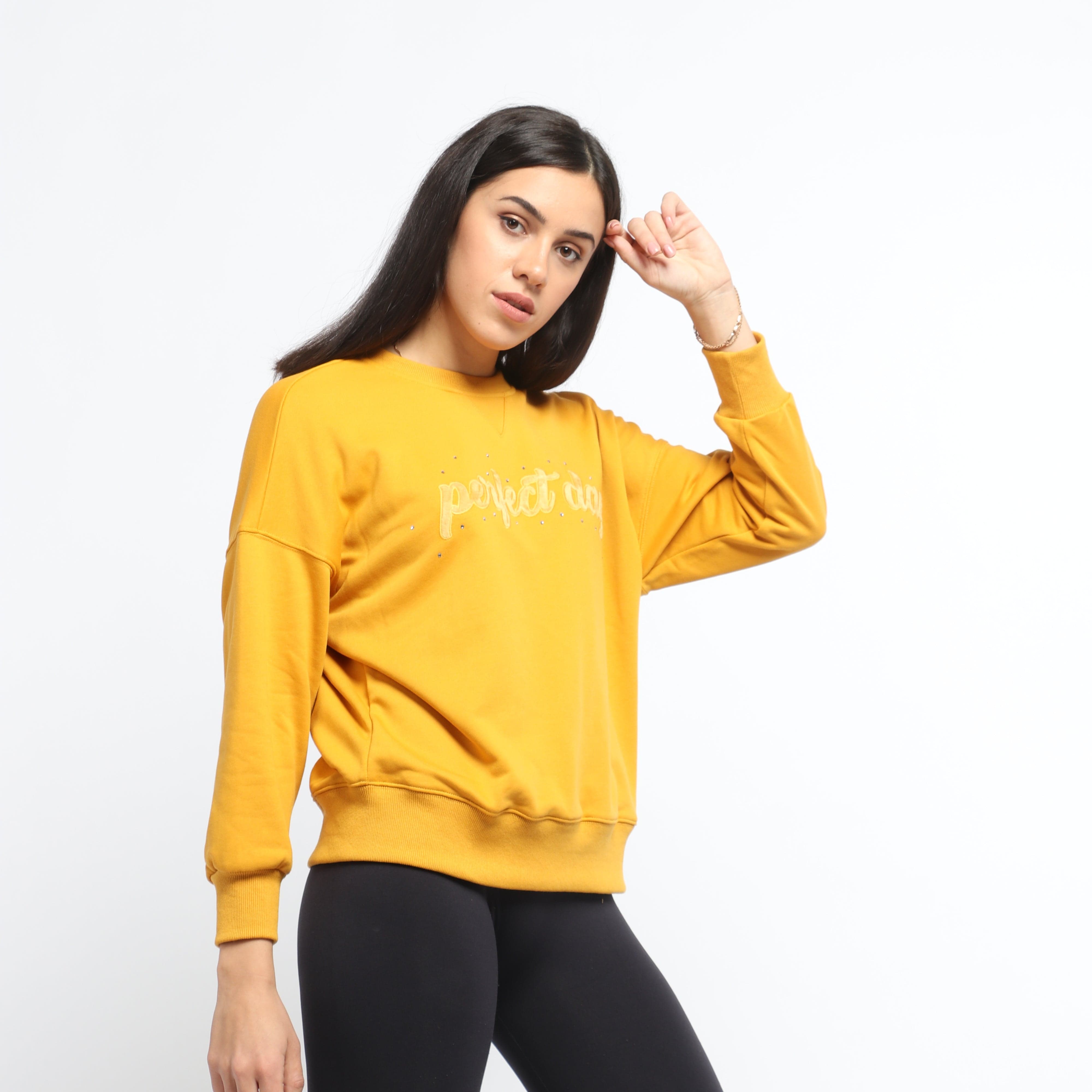 ميكا بلوزة بأكمام طويلة شتوية بطبعة على الصدر