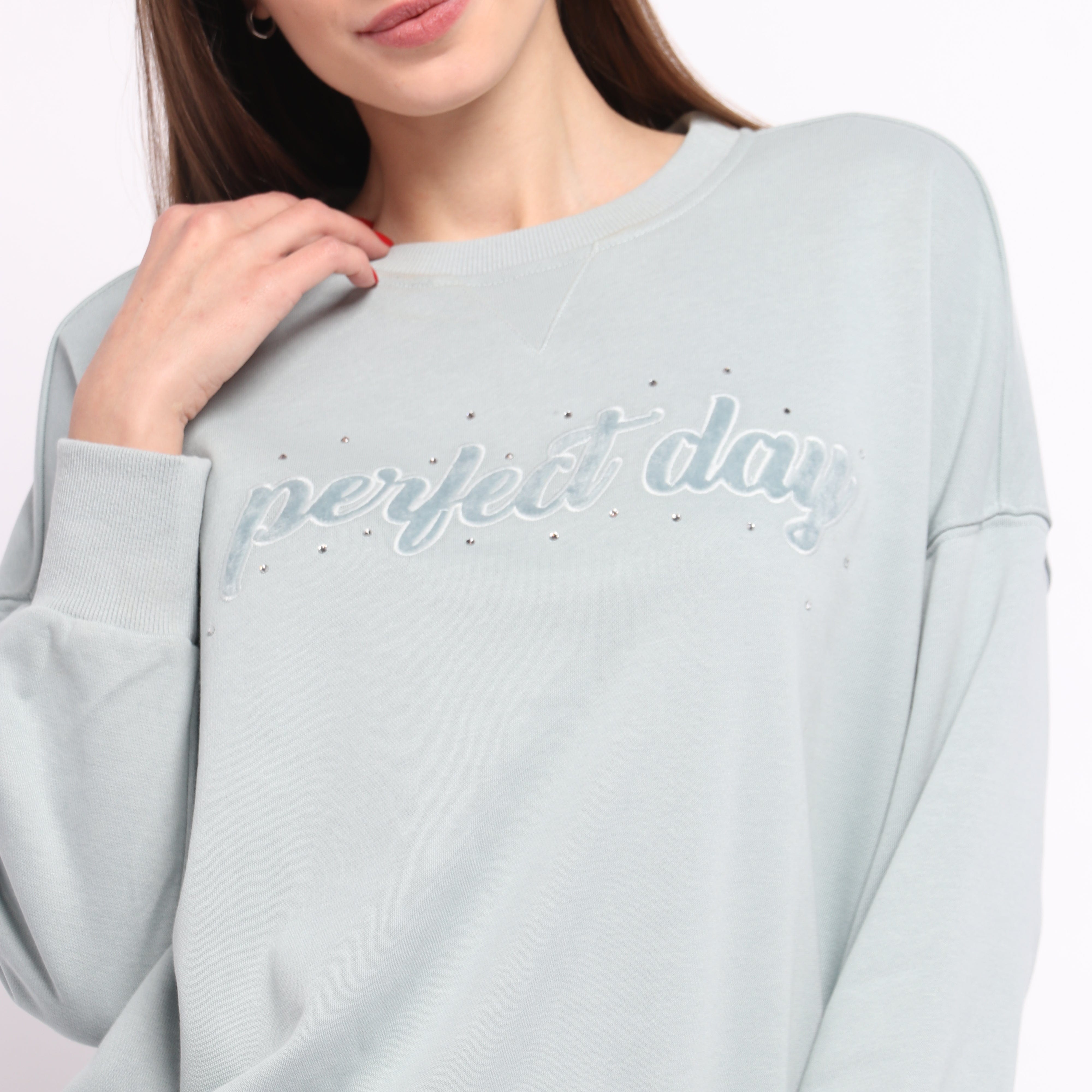 ميكا بلوزة بأكمام طويلة شتوية بطبعة على الصدر