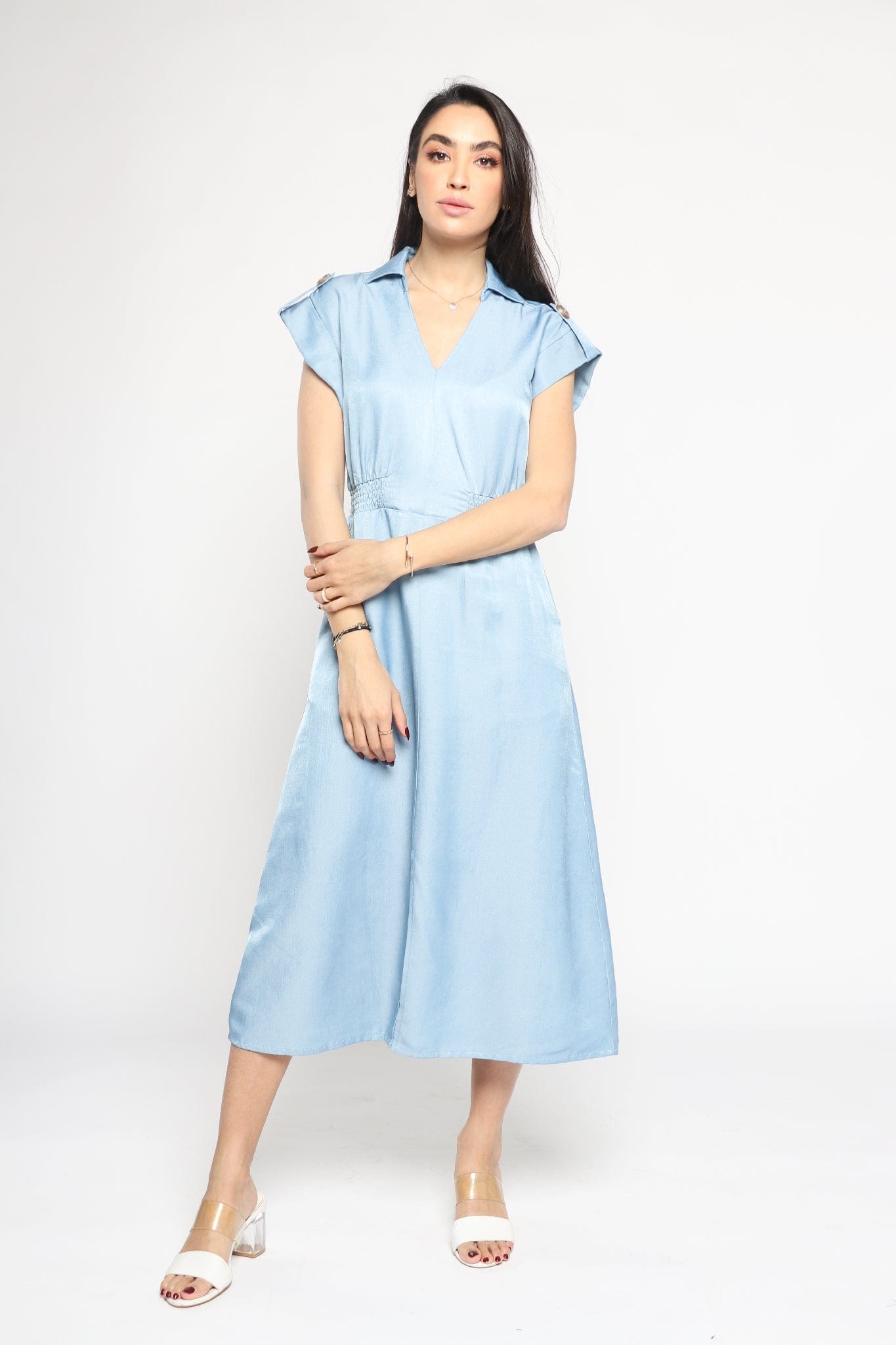 ميكا فستان ميدي بأكمام قصيرة بخصر مطاطي مزين بياقة مرتفعة