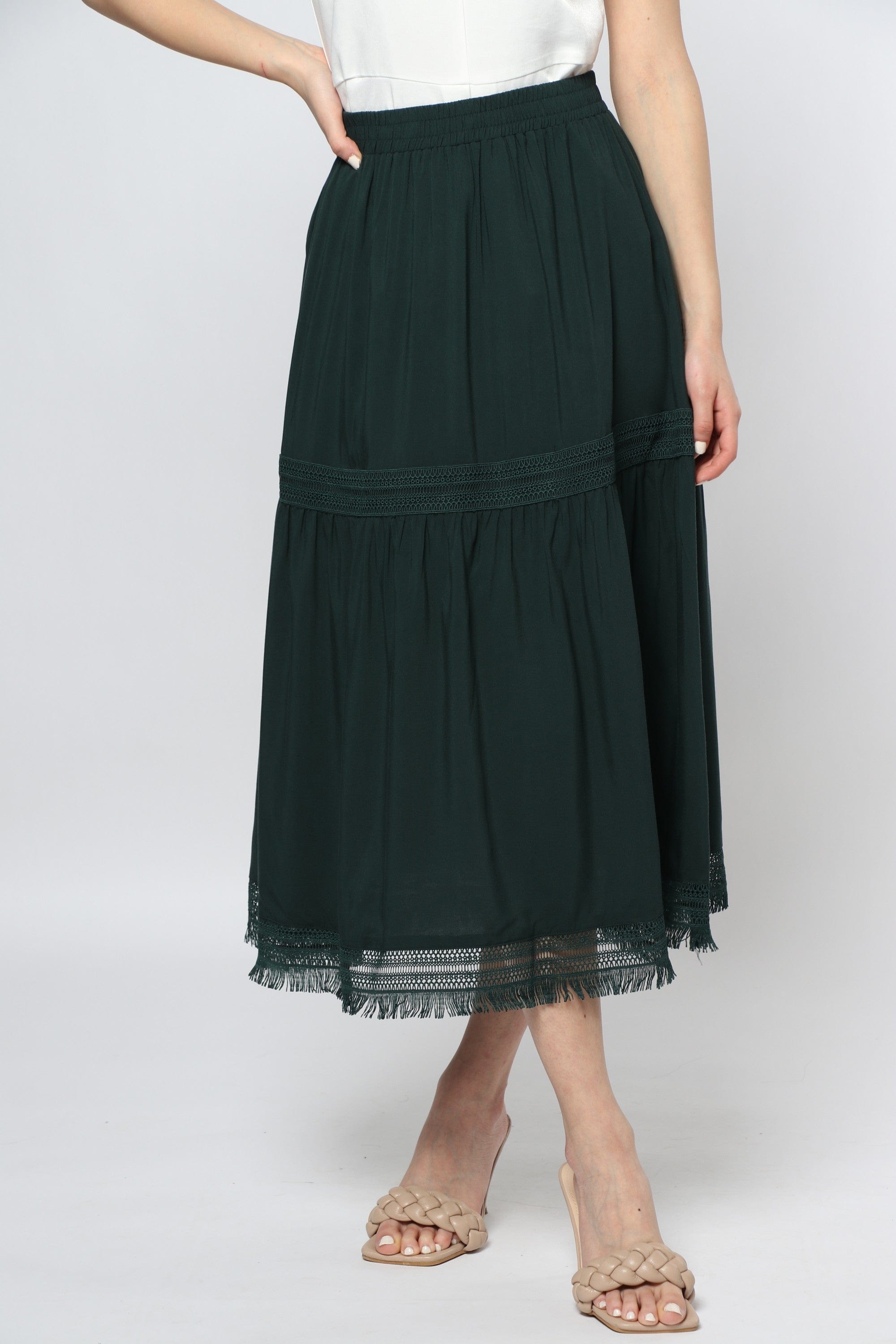 ميكا تنورة ميدي مزينة بدانتيل بكسرات بخصر مطاط