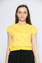 ميكا بلوزة بأكمام قصيرة سادة نص بطن