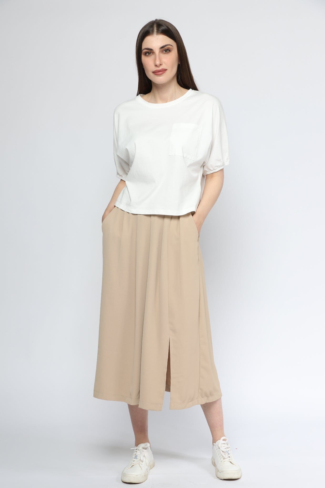 ميكا بلوزة سادة بأكمام قصيرة بجيب على الصدر