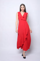 ميكا فستان ماكسي بدون أكمام بليسية بكرانيش على الصدر