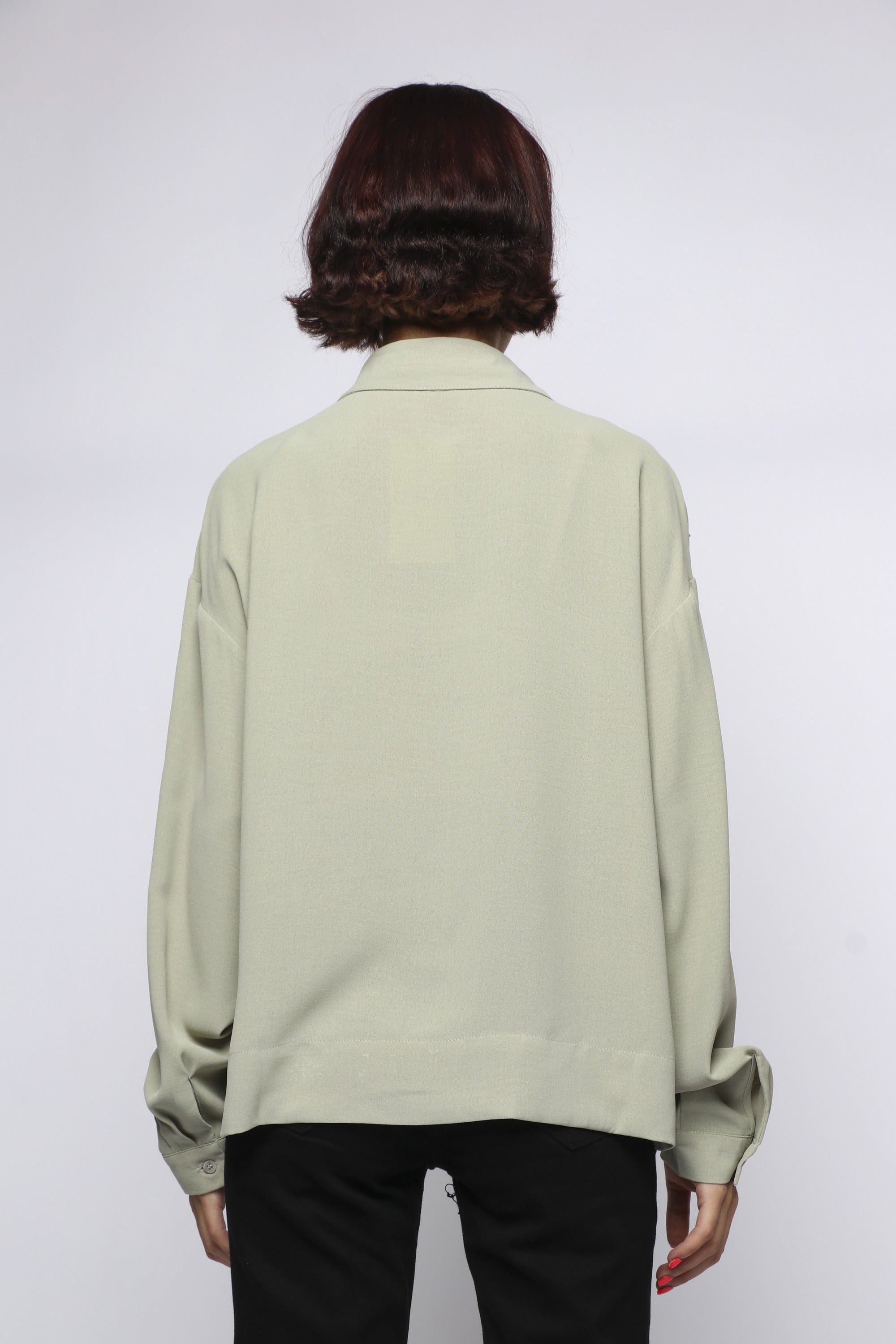 ميكا بلوزة بأزرار أمامية وياقة كبيرة وكم طويل نسائي