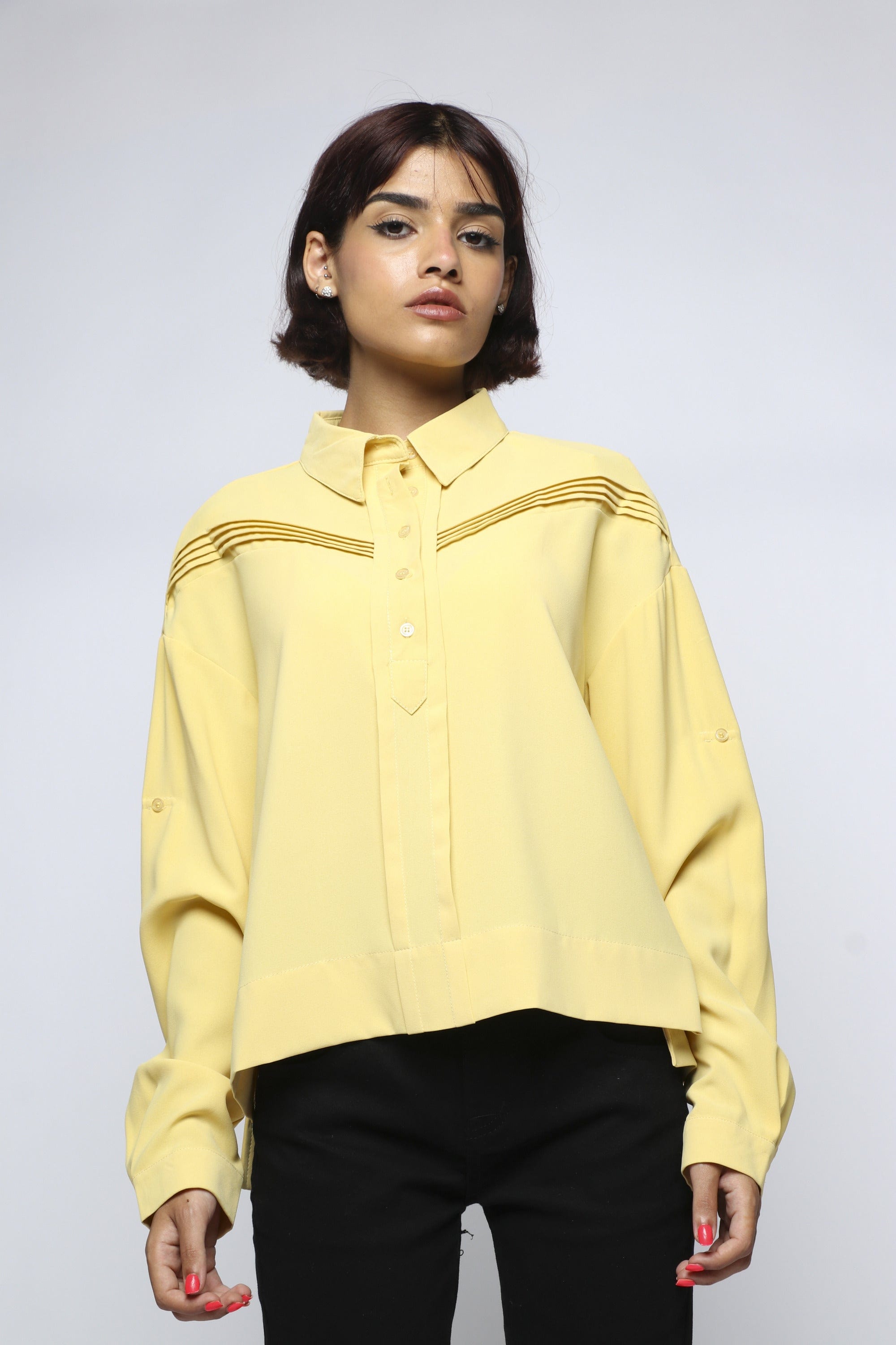 ميكا بلوزة بأزرار أمامية وياقة كبيرة وكم طويل نسائي