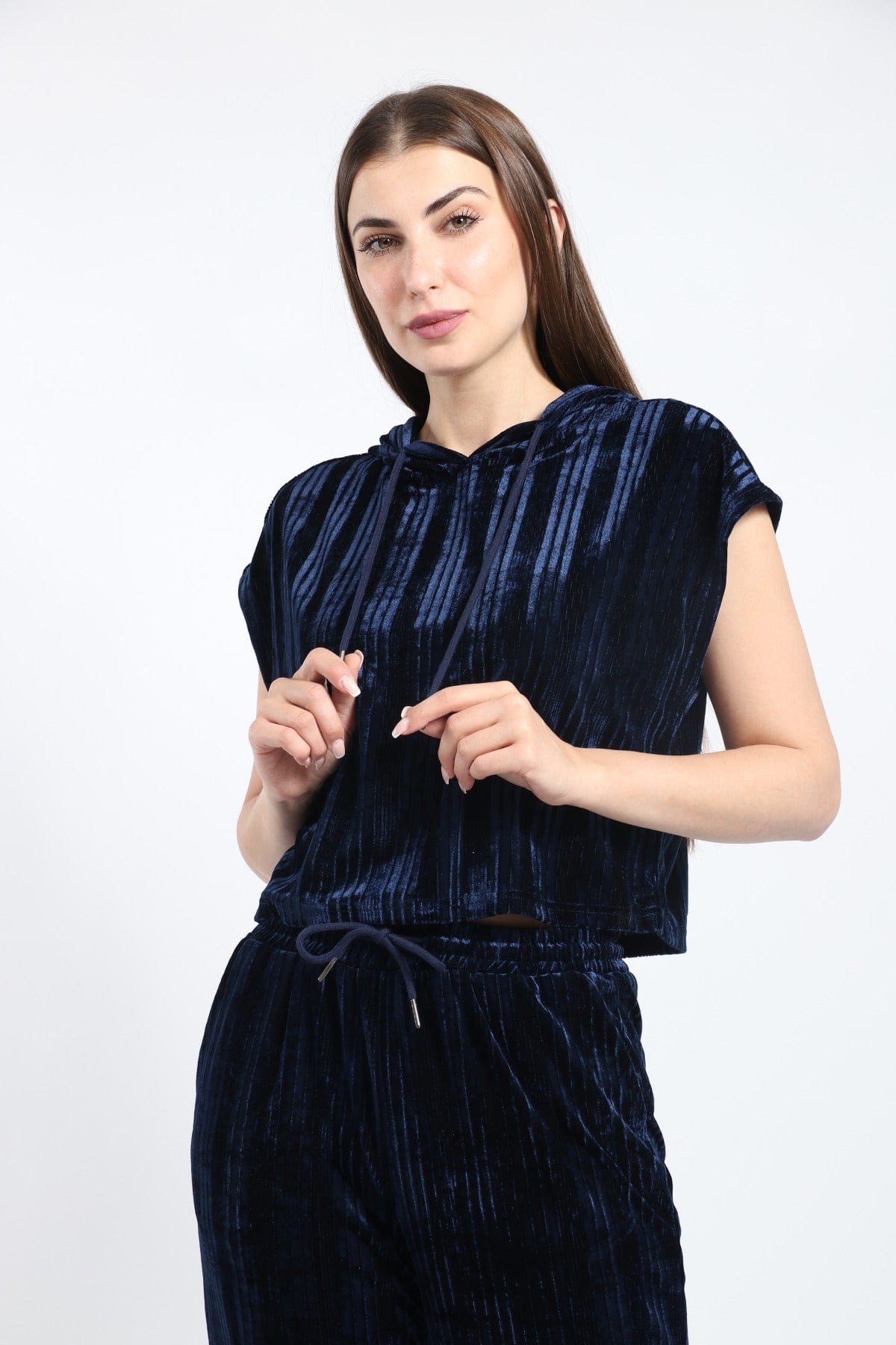 ميكا بلوزة مخمل كم قصير قبعة برباط نسائي