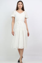 ميكا فستان ميدي بخصر مزين بأزرار أمامية بكم قصير