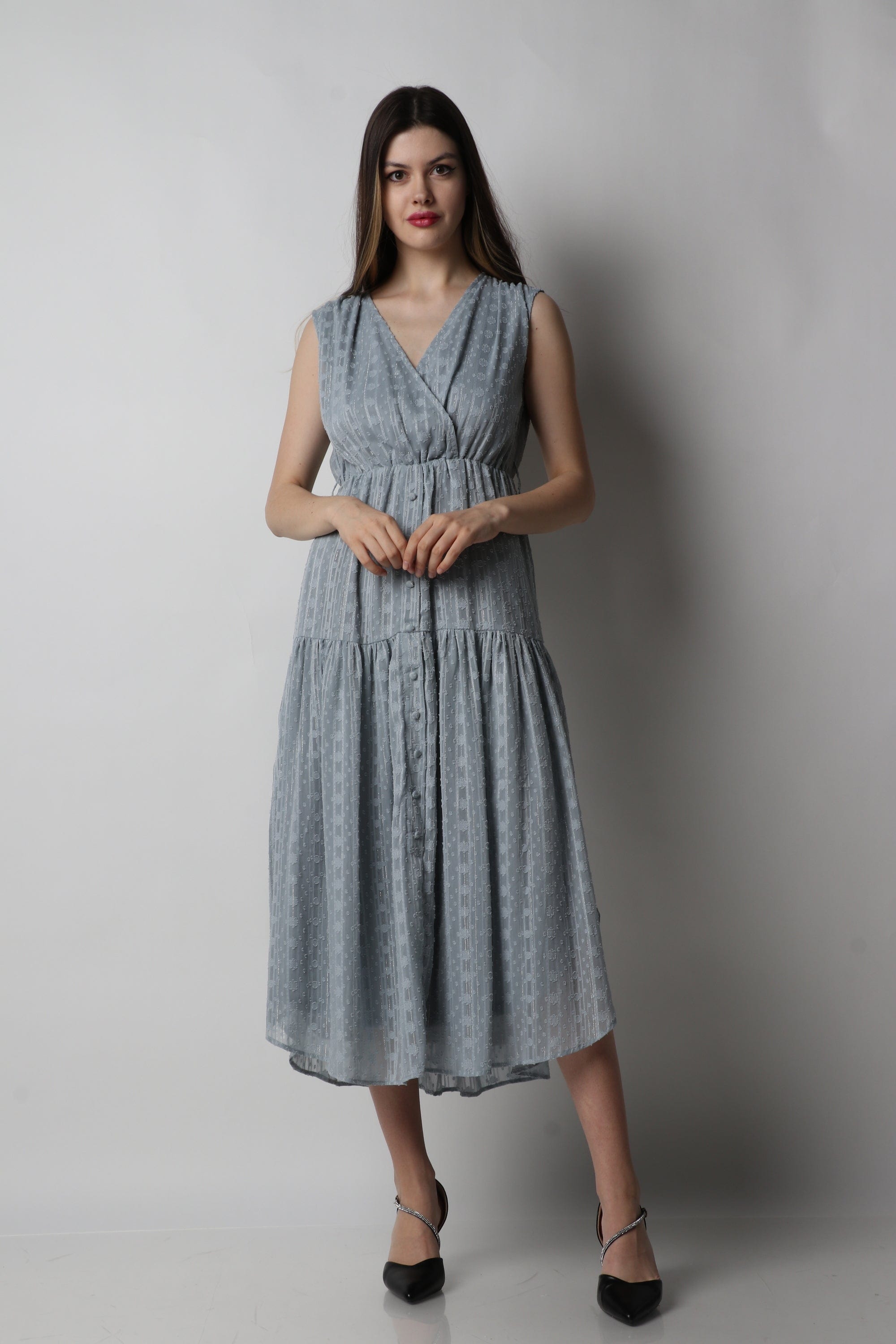 ميكا فستان ميدي منقوش بحزام خصر بدون كم