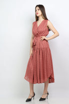 ميكا فستان ميدي منقوش بحزام خصر بدون كم