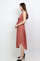 ميكا فستان ميدي منقوش بحزام خصر بدون كم