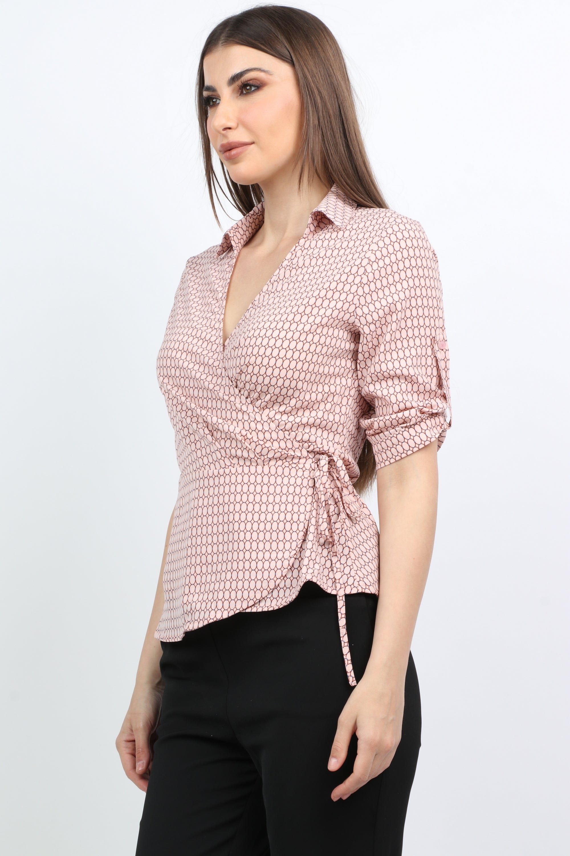 ميكا بلوزة لف برباط وياقة وفتحة سبعة منقوش 3/4 كم نسائي