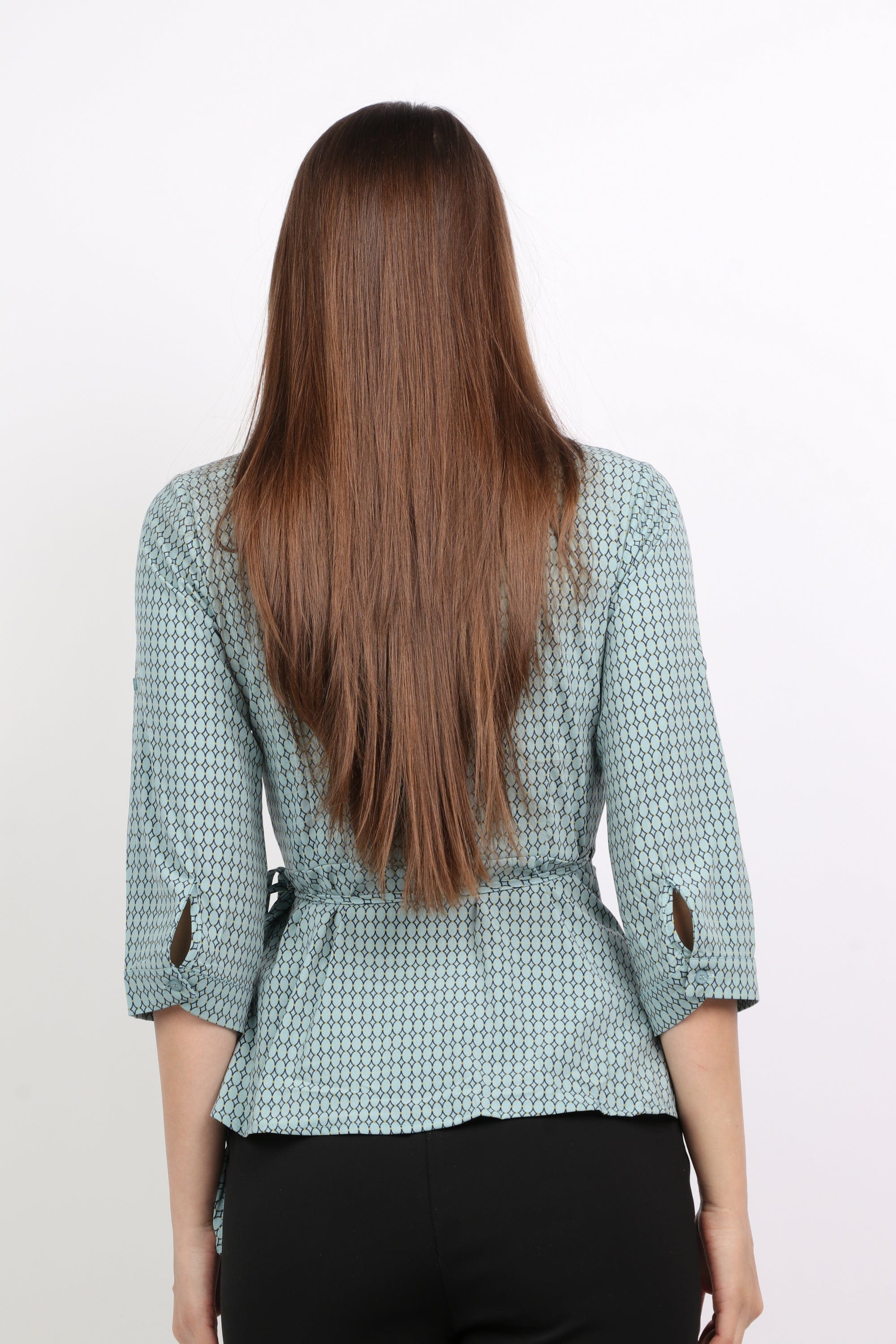 ميكا بلوزة لف برباط وياقة وفتحة سبعة منقوش 3/4 كم نسائي