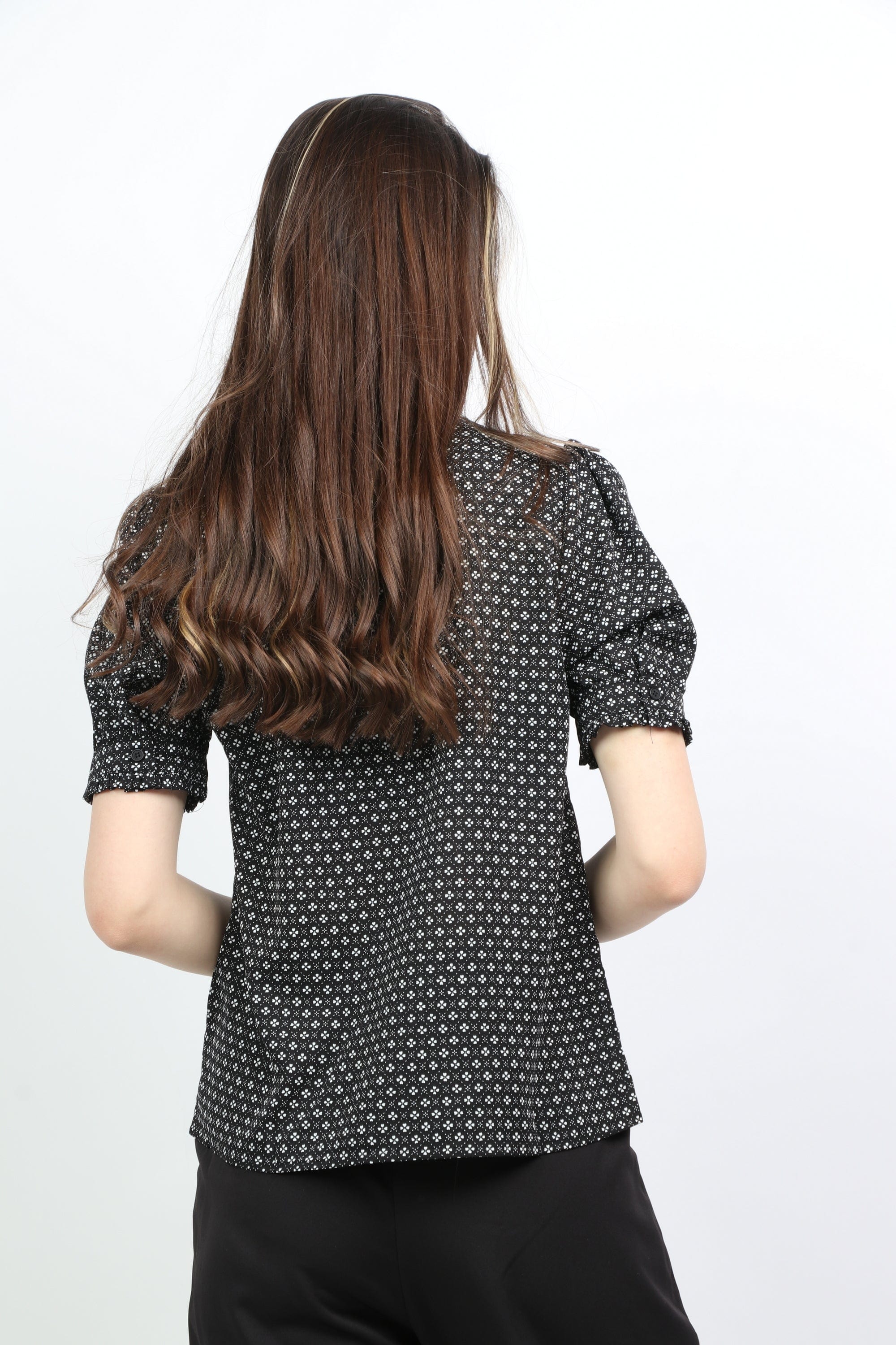 ميكا قميص منقوش بأزرار أمامية بياقة صغيرة نسائي