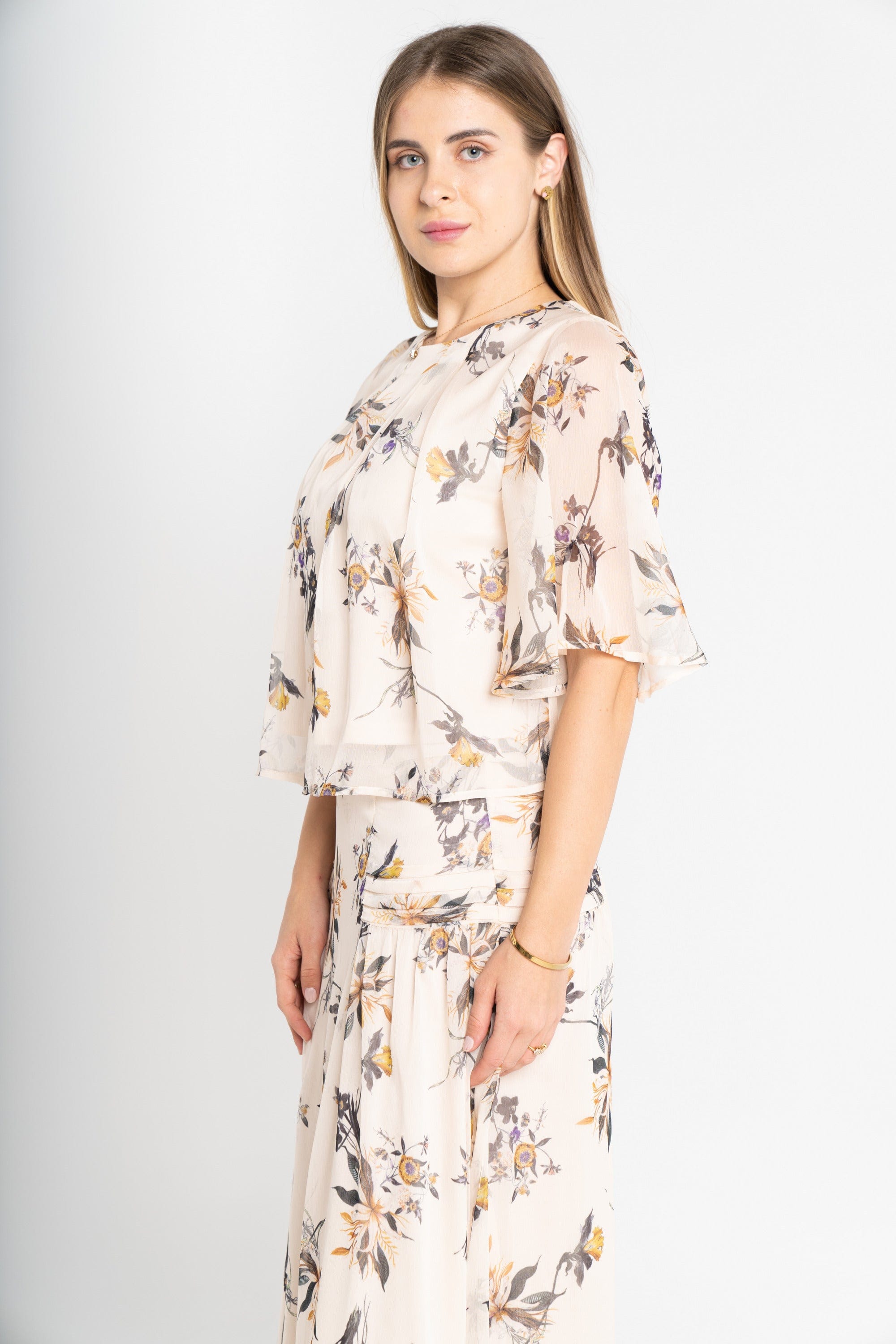 ميكا بلوزة منقوشة كم فراشة