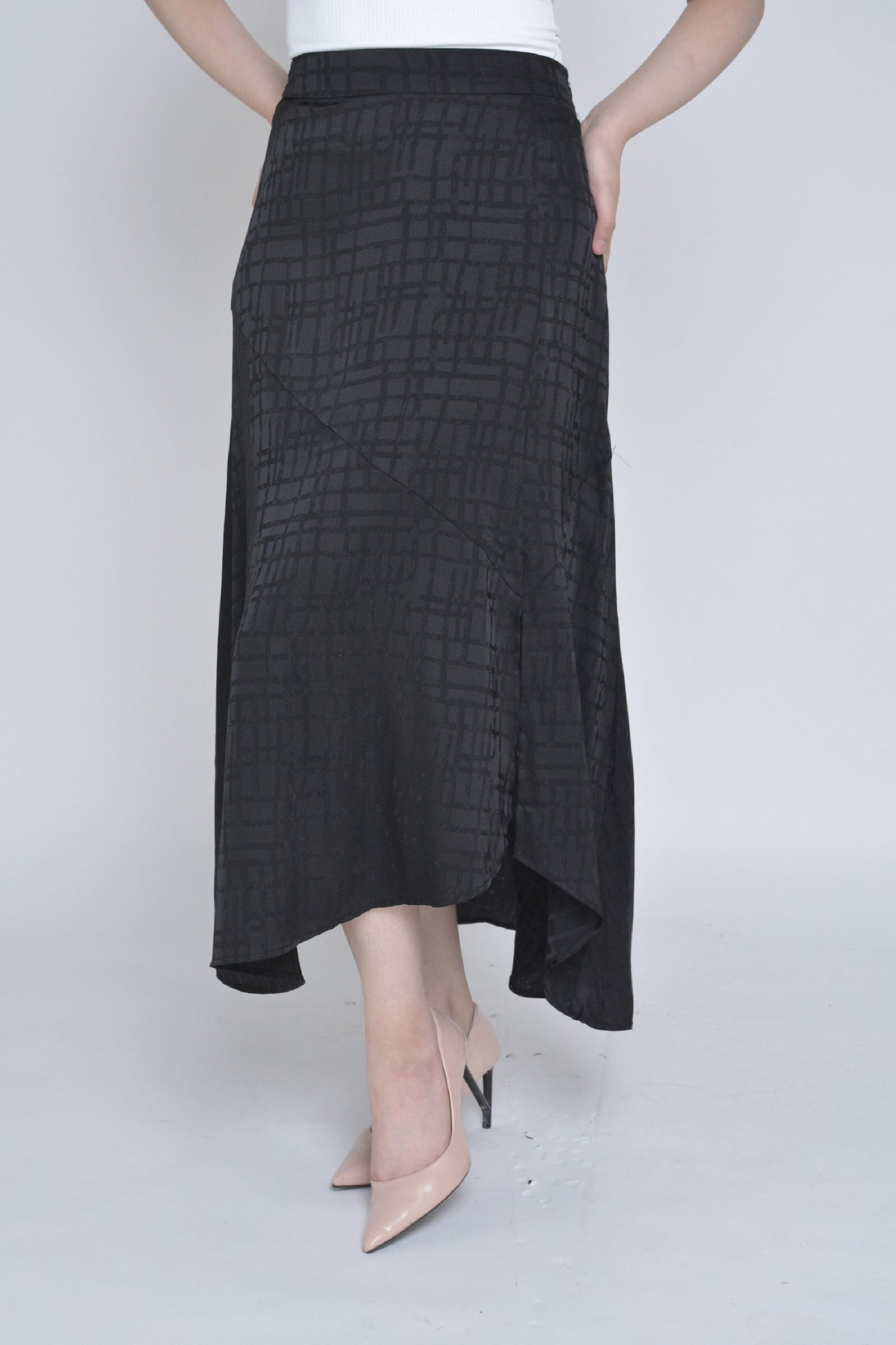 ميكا تنورة ميدي مربعات مفتوحة من الجانب