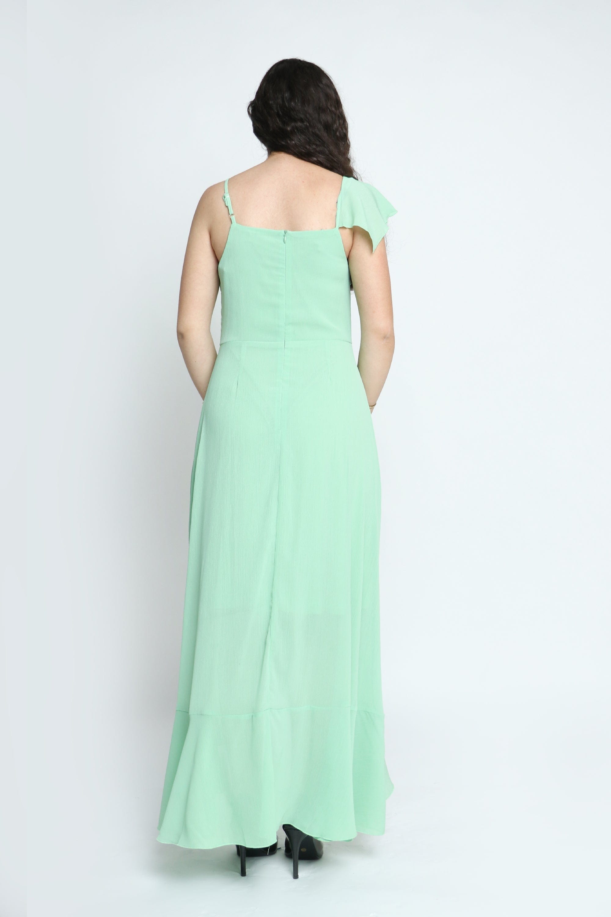 ميكا فستان طويل شيفون كريب بحمالات رفيعة وكشكشة بالطول