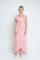 ميكا فستان طويل شيفون كريب بحمالات رفيعة وكشكشة بالطول