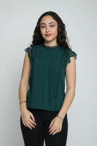 ميكا بلوزة بأكمام قصيرة سادة مزين بدانتيل