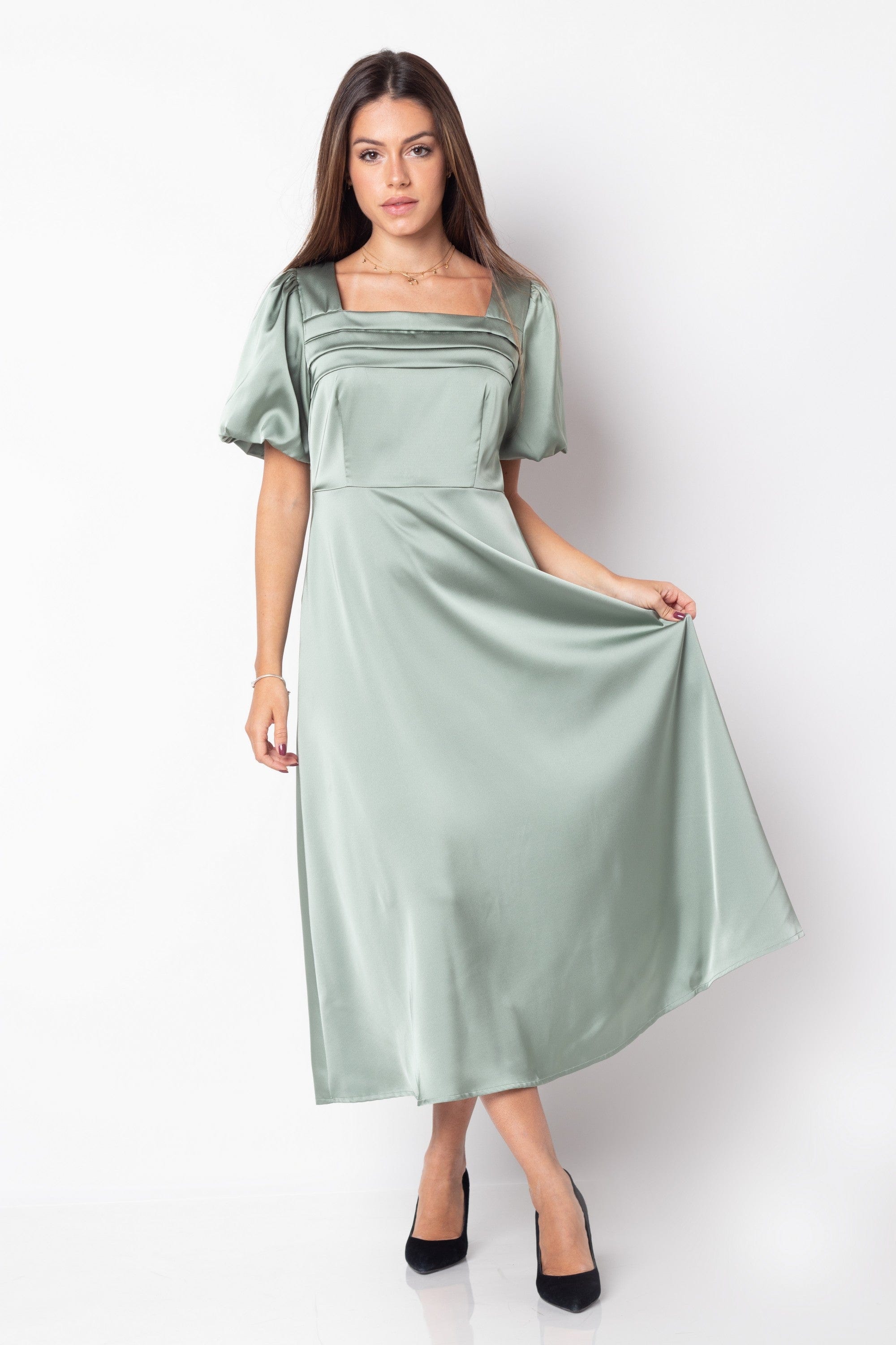 ميكا فستان ميدي حرير ياقة مربعة بكم قصير