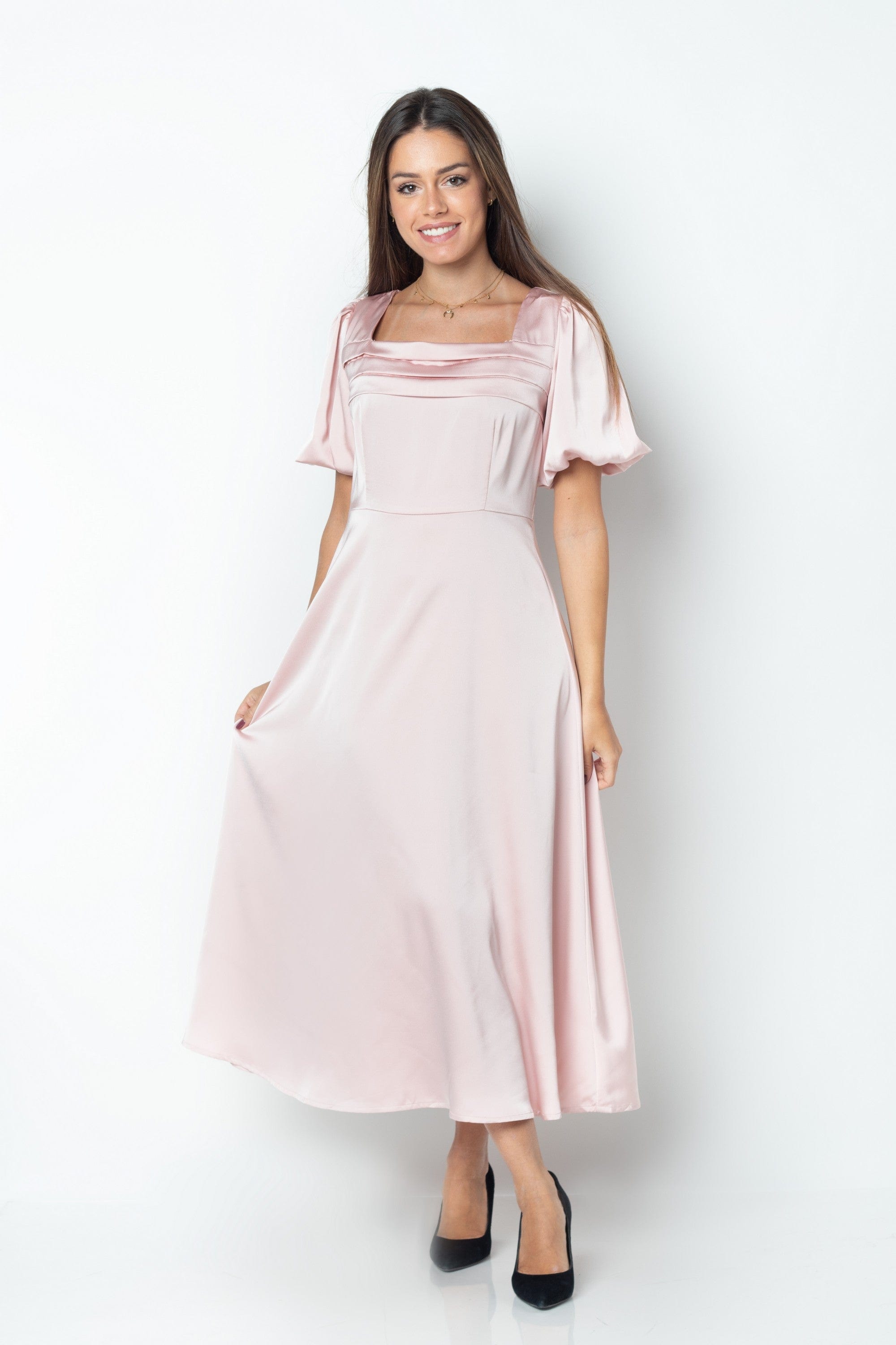 ميكا فستان ميدي حرير ياقة مربعة بكم قصير