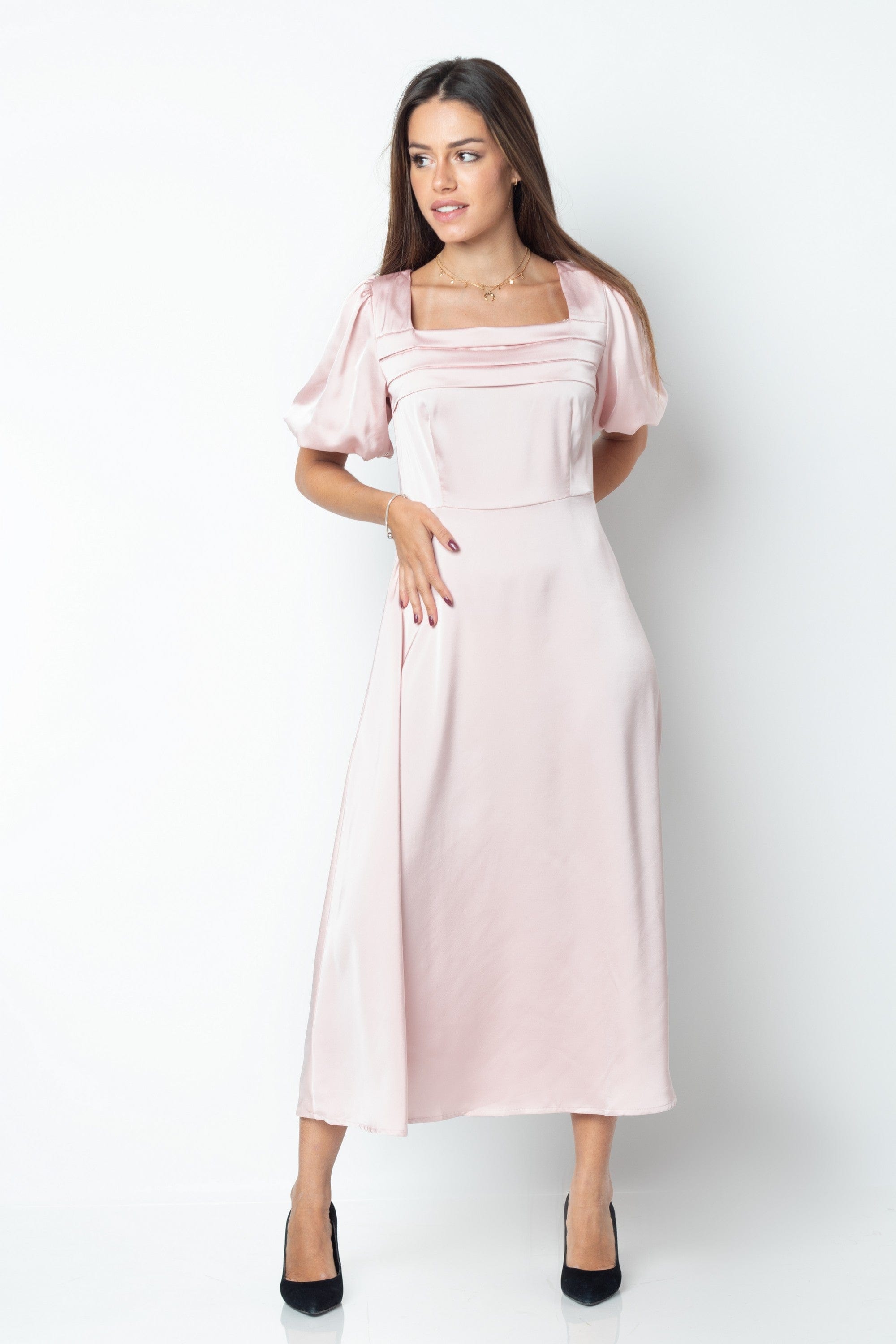 ميكا فستان ميدي حرير ياقة مربعة بكم قصير