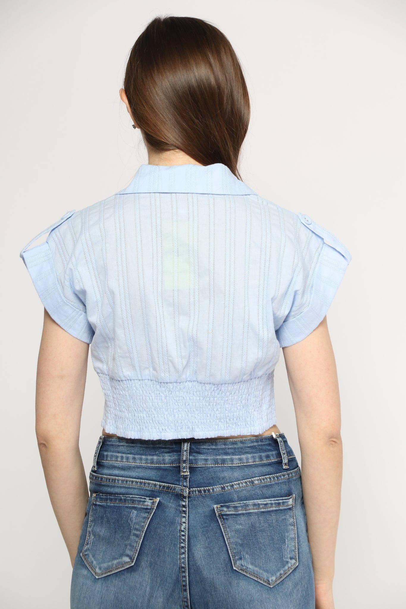 ميكا قميص قصير بياقة مفتوح من الصدر كم قصير نسائي