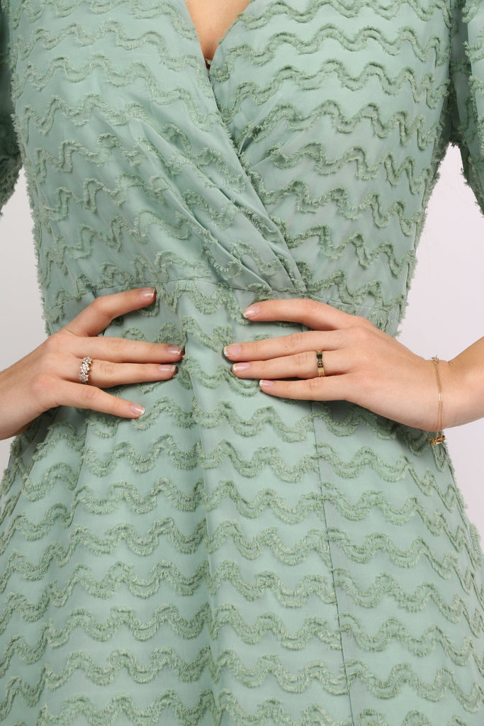 ميكا فستان ميدي شفاف نص كم واسع مخصر بفتحة سبعة نسائي